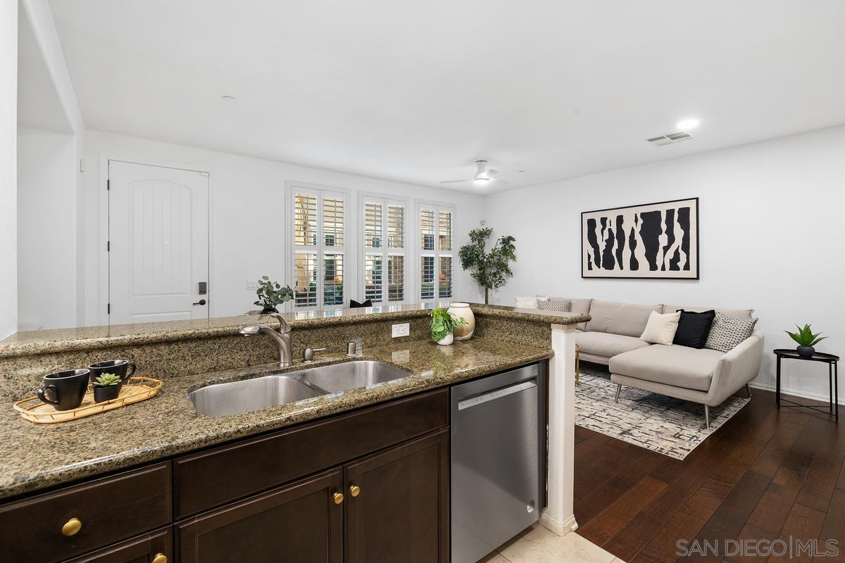 Detail Gallery Image 8 of 32 For 10785  New Grv  87, San Diego,  CA 92130 - 3 Beds | 2/1 Baths