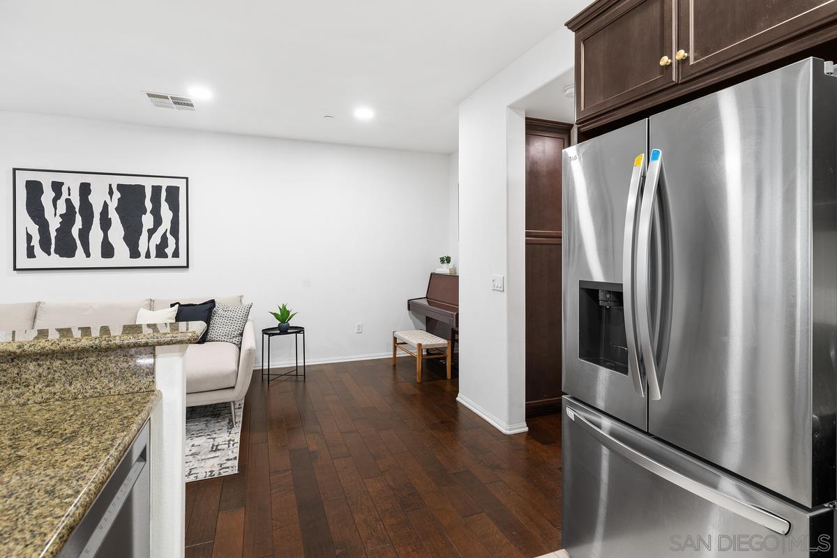 Detail Gallery Image 9 of 32 For 10785  New Grv  87, San Diego,  CA 92130 - 3 Beds | 2/1 Baths