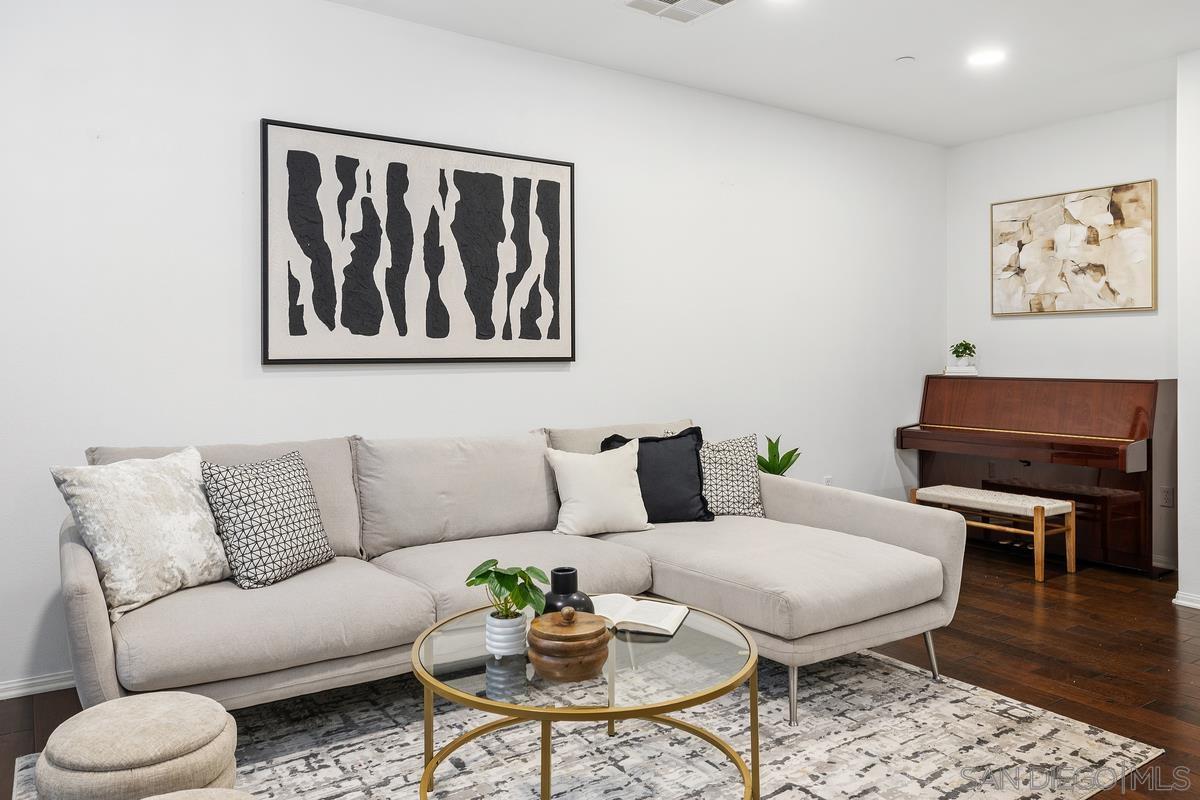 Detail Gallery Image 10 of 32 For 10785  New Grv  87, San Diego,  CA 92130 - 3 Beds | 2/1 Baths