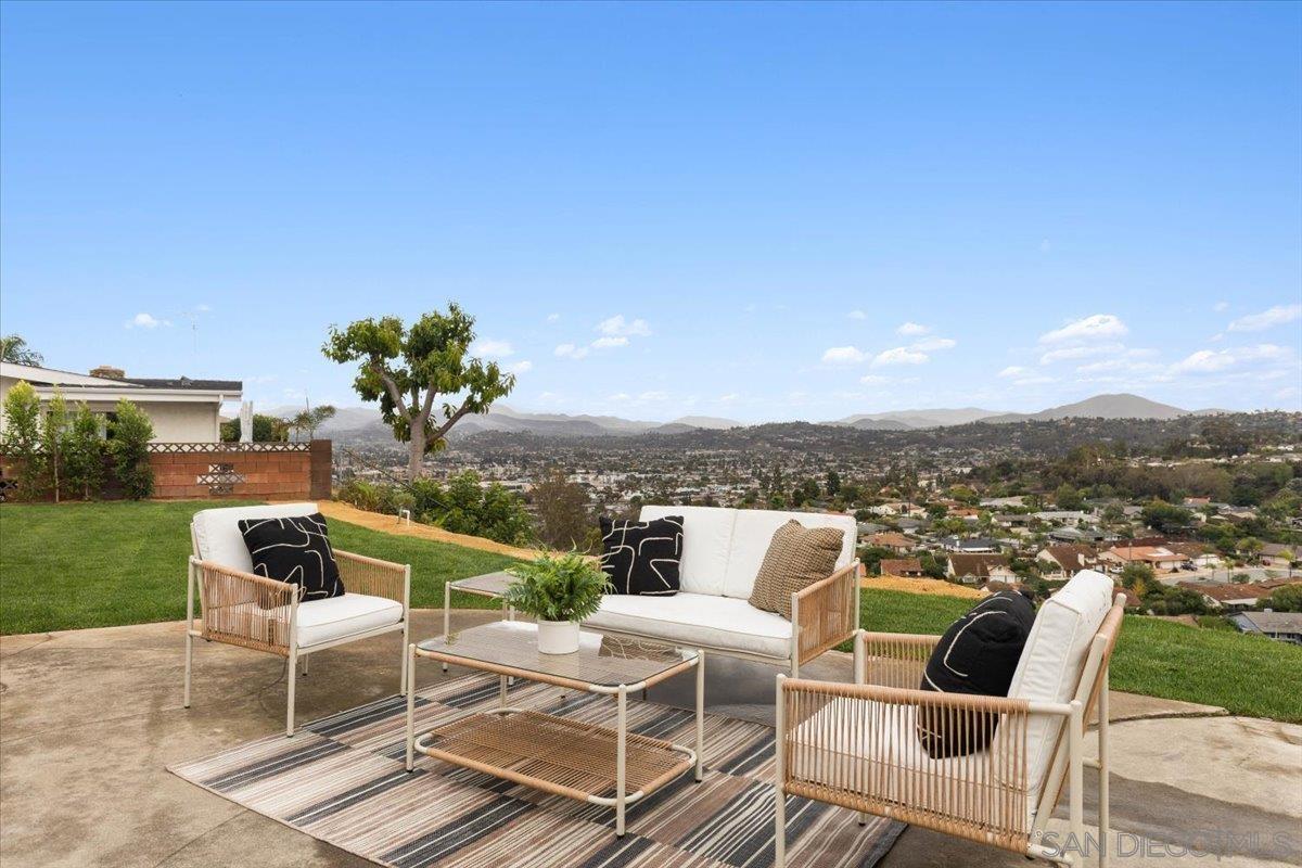 Detail Gallery Image 2 of 26 For 1643  Galway Pl, El Cajon,  CA 92020 - 3 Beds | 2 Baths