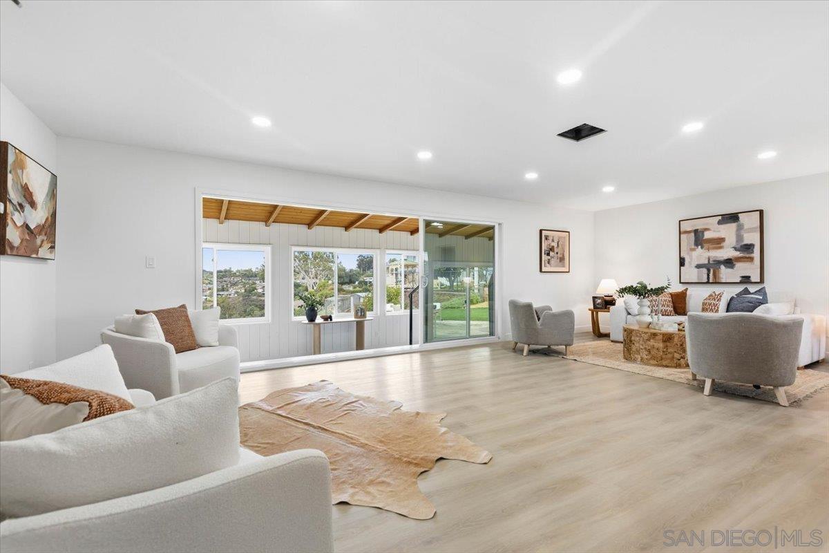 Detail Gallery Image 8 of 26 For 1643  Galway Pl, El Cajon,  CA 92020 - 3 Beds | 2 Baths