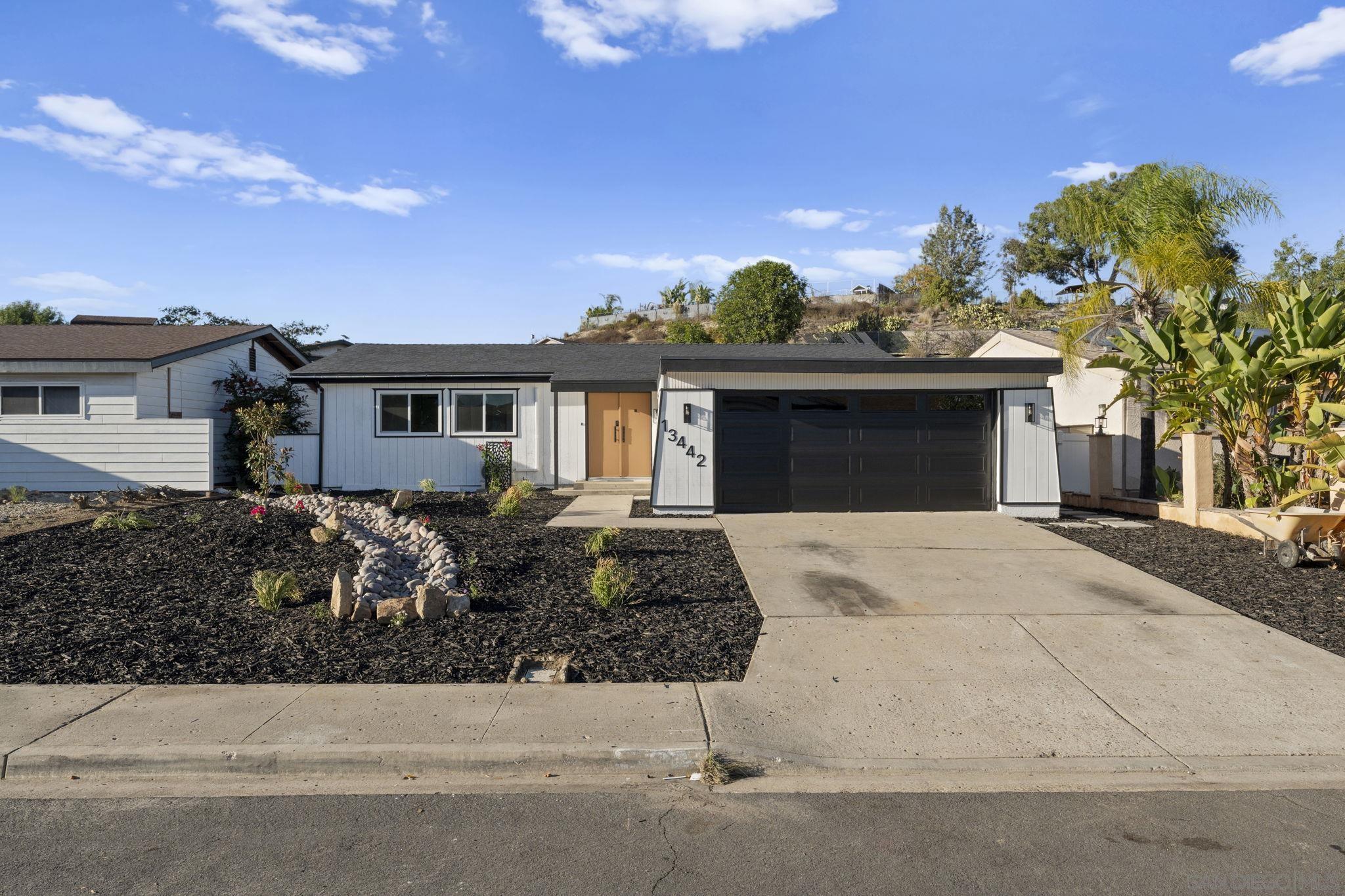 Detail Gallery Image 2 of 28 For 13442  Mountainside Dr, Poway,  CA 92064 - 3 Beds | 2 Baths