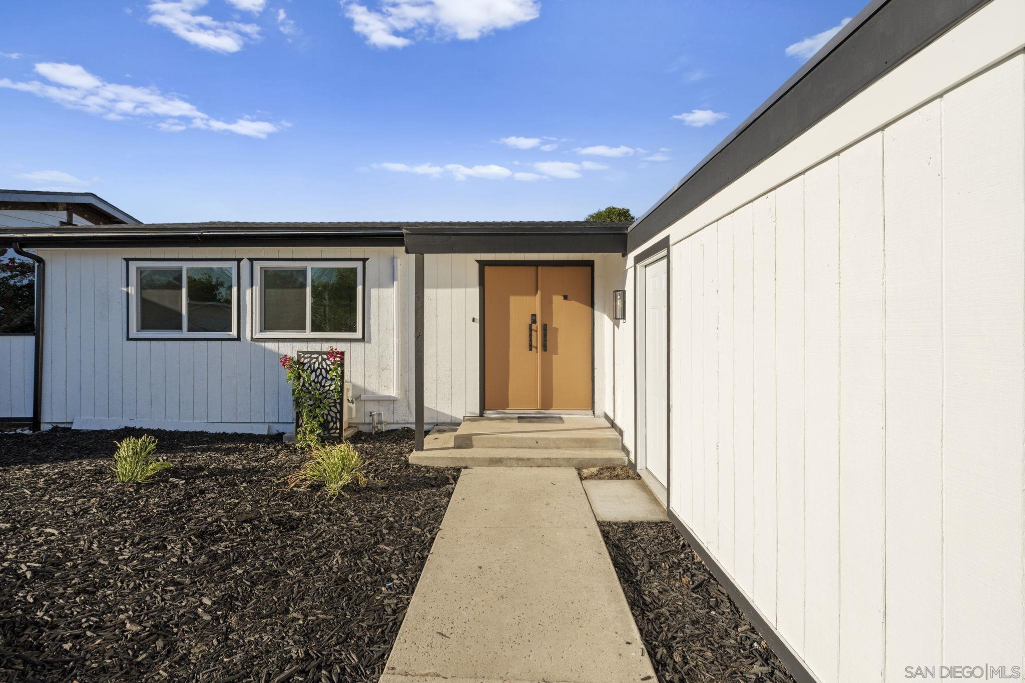 Detail Gallery Image 3 of 28 For 13442  Mountainside Dr, Poway,  CA 92064 - 3 Beds | 2 Baths