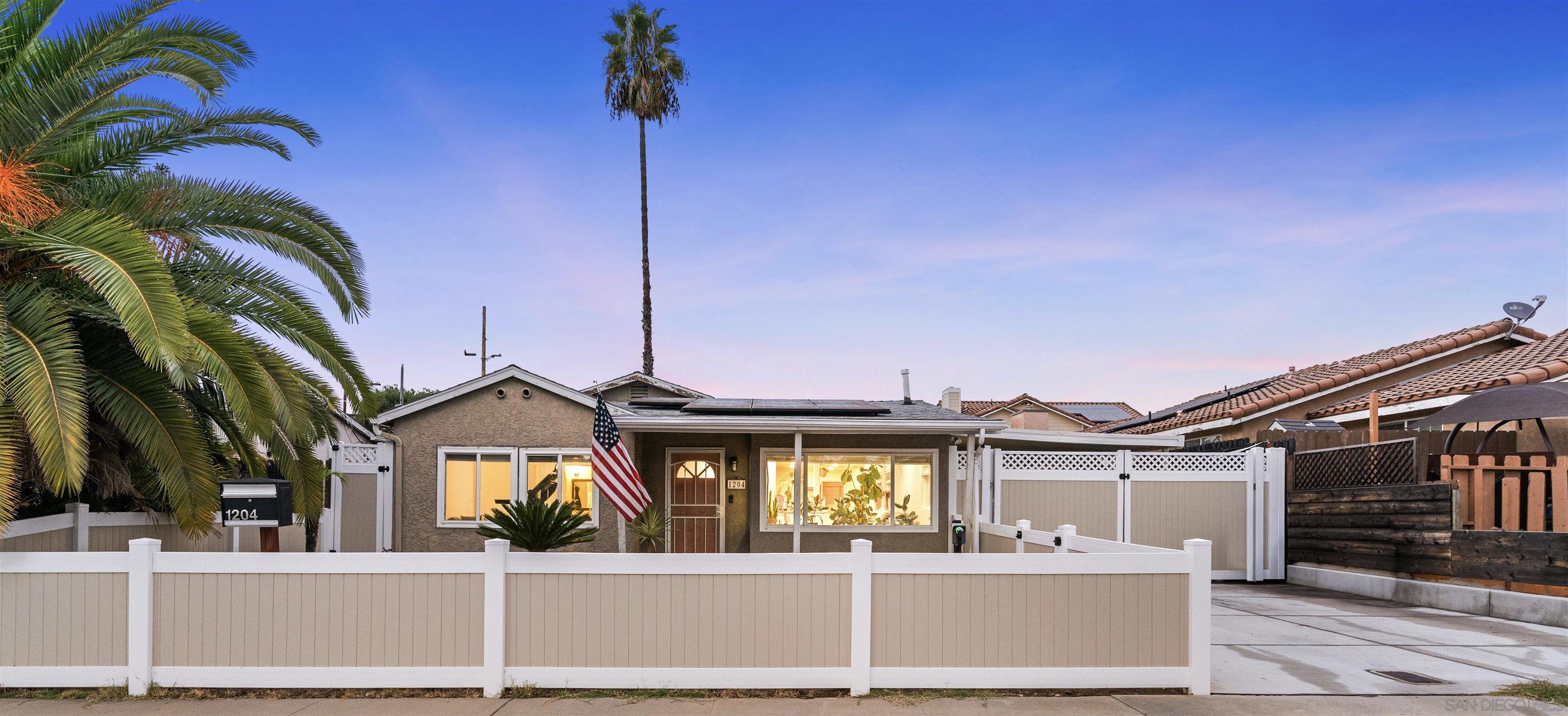 Detail Gallery Image 2 of 30 For 1204  Peach Ave, El Cajon,  CA 92021 - 3 Beds | 3 Baths