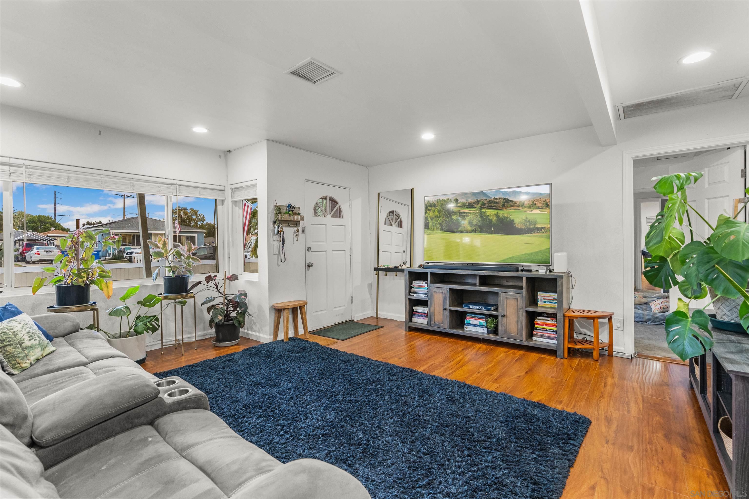 Detail Gallery Image 3 of 30 For 1204  Peach Ave, El Cajon,  CA 92021 - 3 Beds | 3 Baths