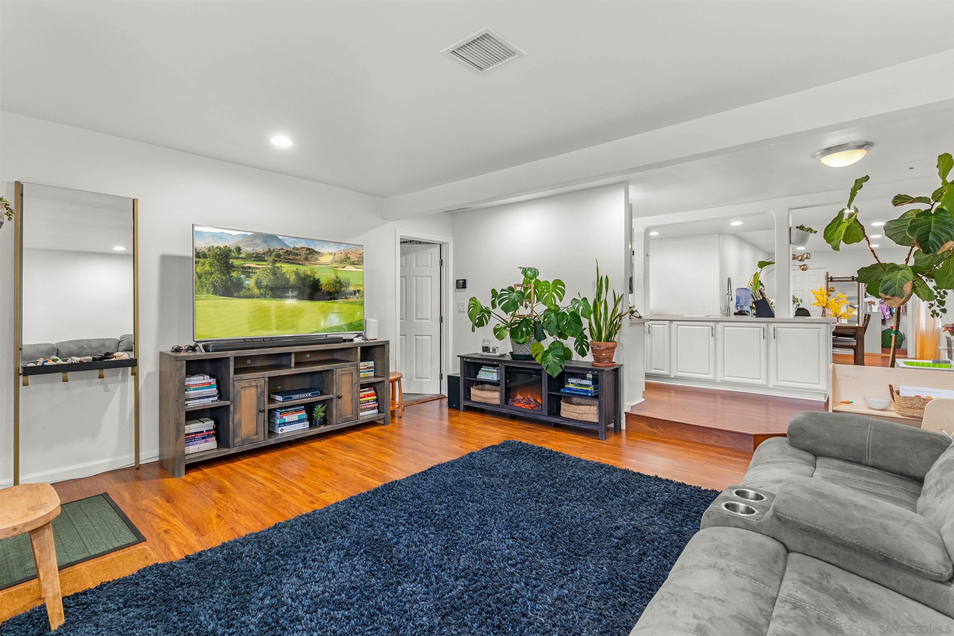 Detail Gallery Image 4 of 30 For 1204  Peach Ave, El Cajon,  CA 92021 - 3 Beds | 3 Baths