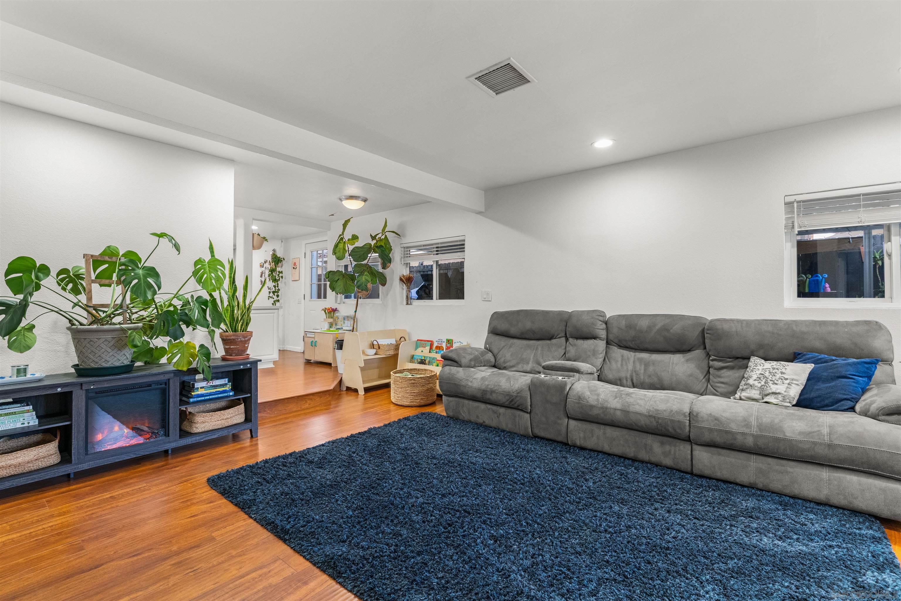 Detail Gallery Image 5 of 30 For 1204  Peach Ave, El Cajon,  CA 92021 - 3 Beds | 3 Baths