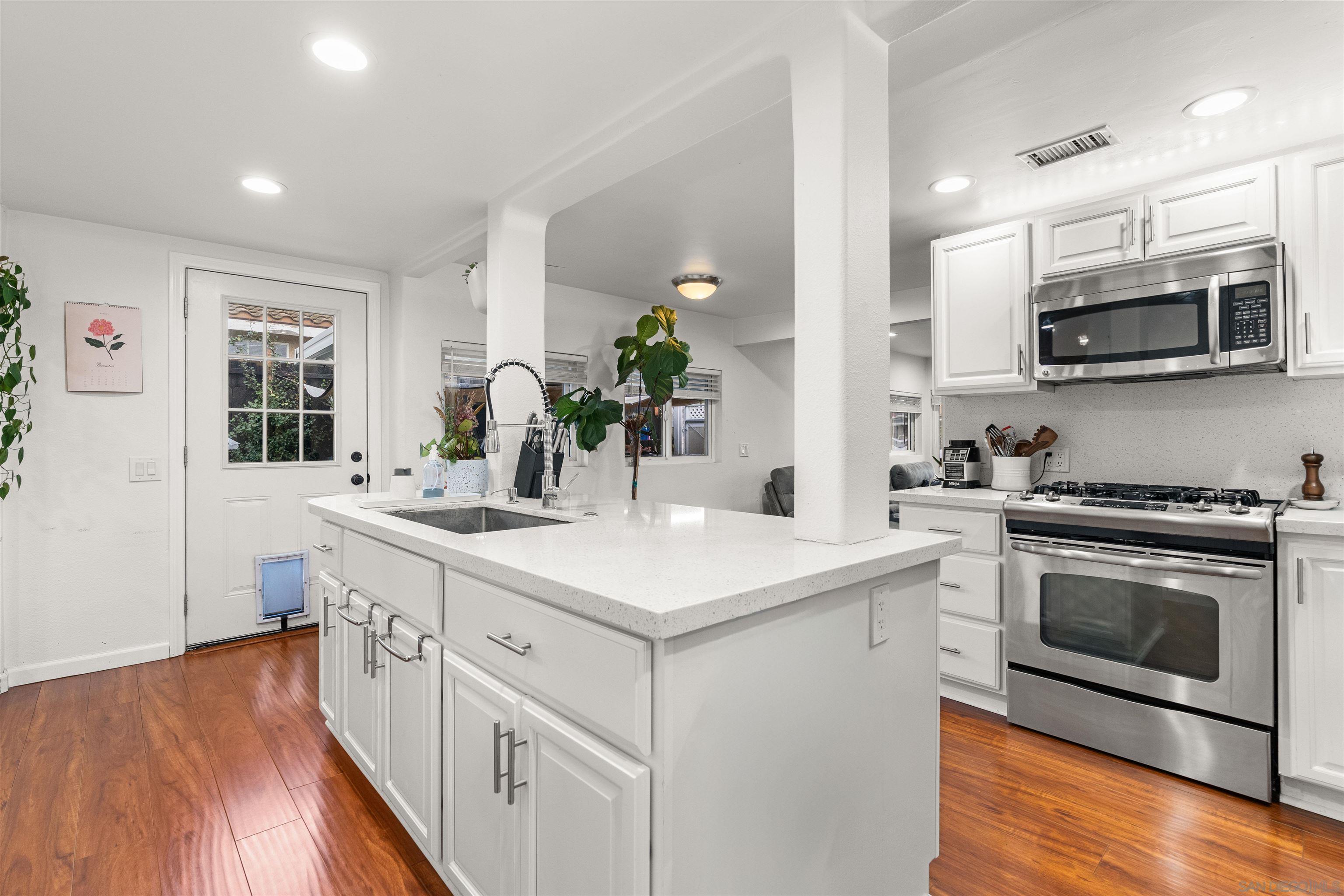 Detail Gallery Image 6 of 30 For 1204  Peach Ave, El Cajon,  CA 92021 - 3 Beds | 3 Baths