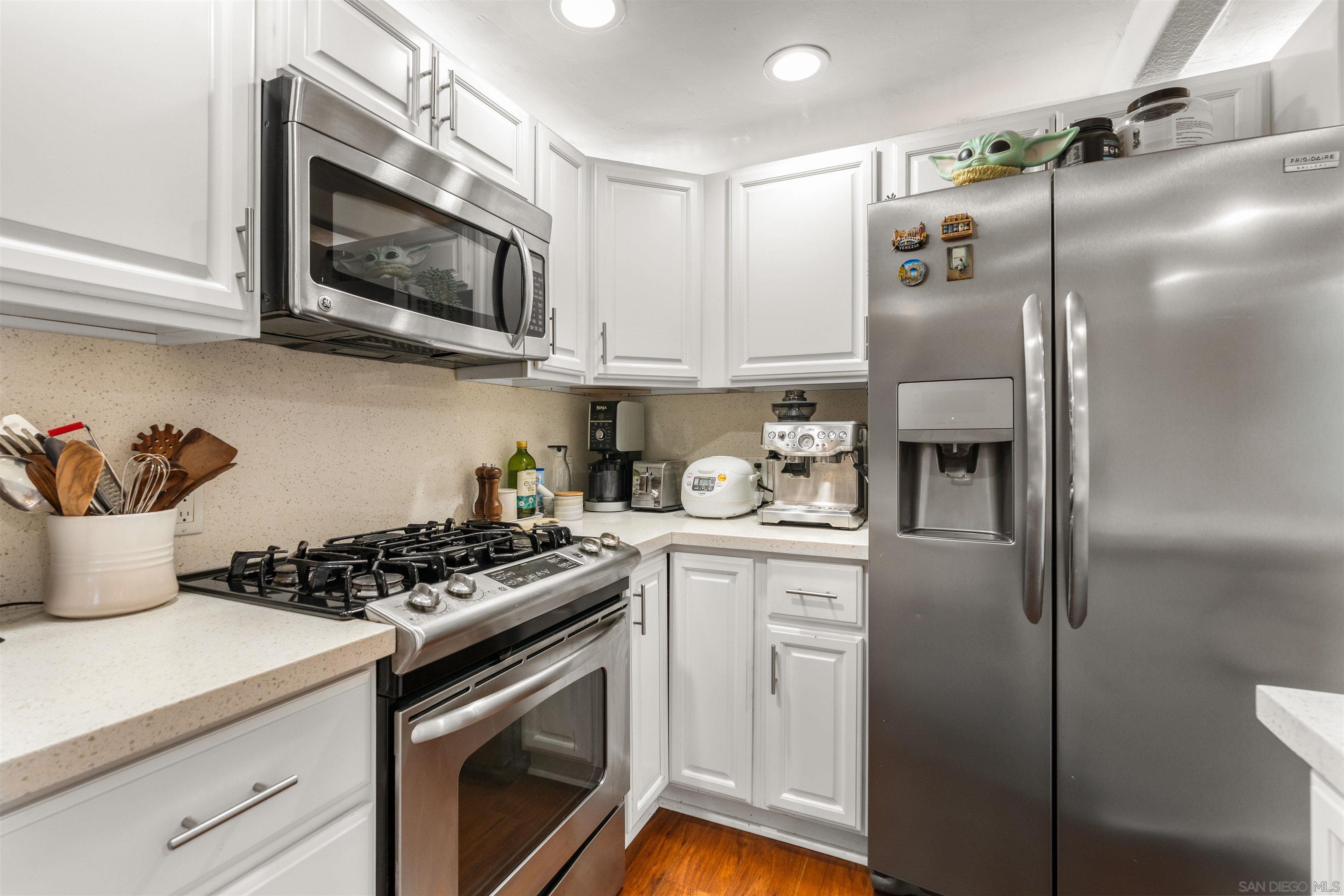 Detail Gallery Image 7 of 30 For 1204  Peach Ave, El Cajon,  CA 92021 - 3 Beds | 3 Baths