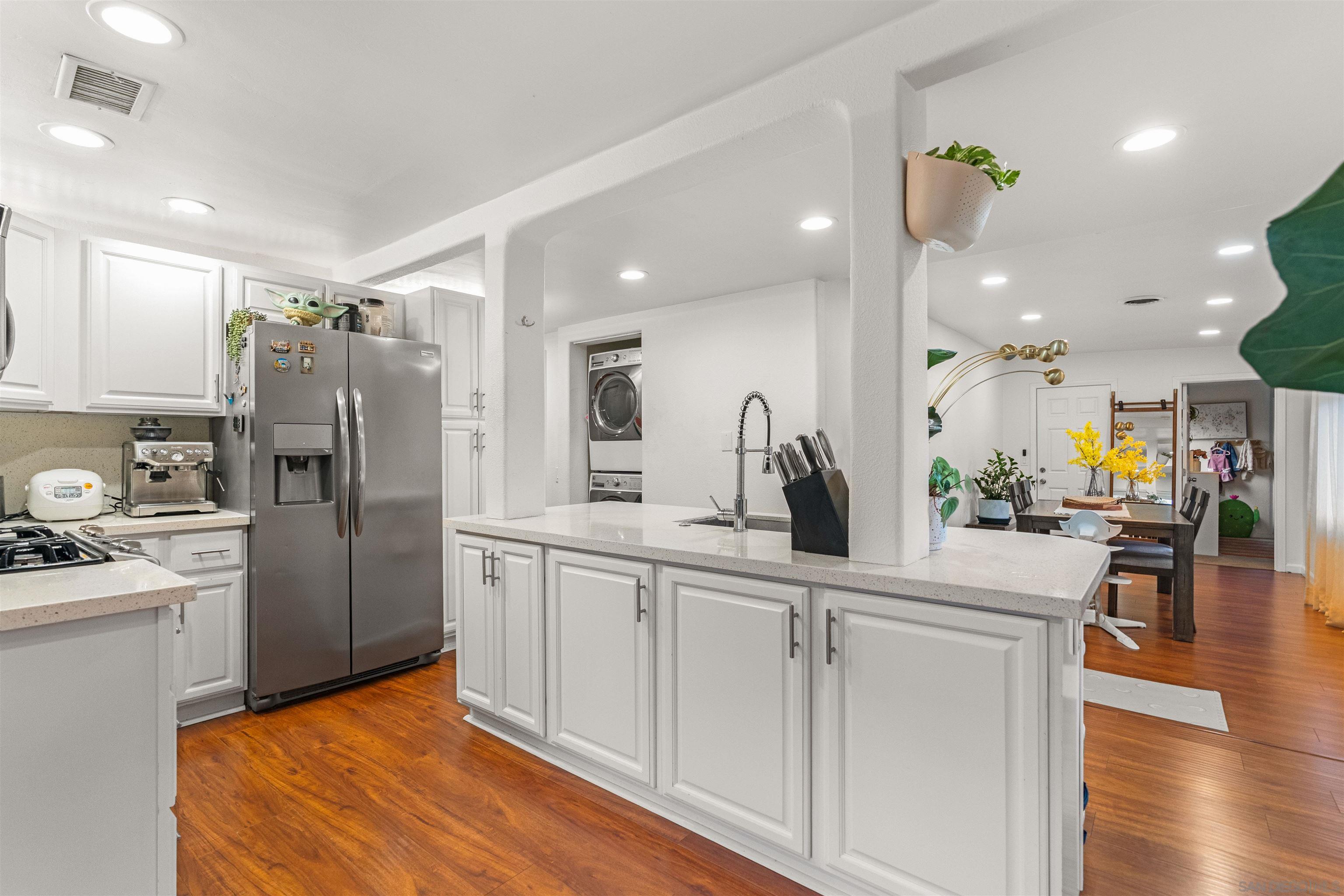 Detail Gallery Image 10 of 30 For 1204  Peach Ave, El Cajon,  CA 92021 - 3 Beds | 3 Baths