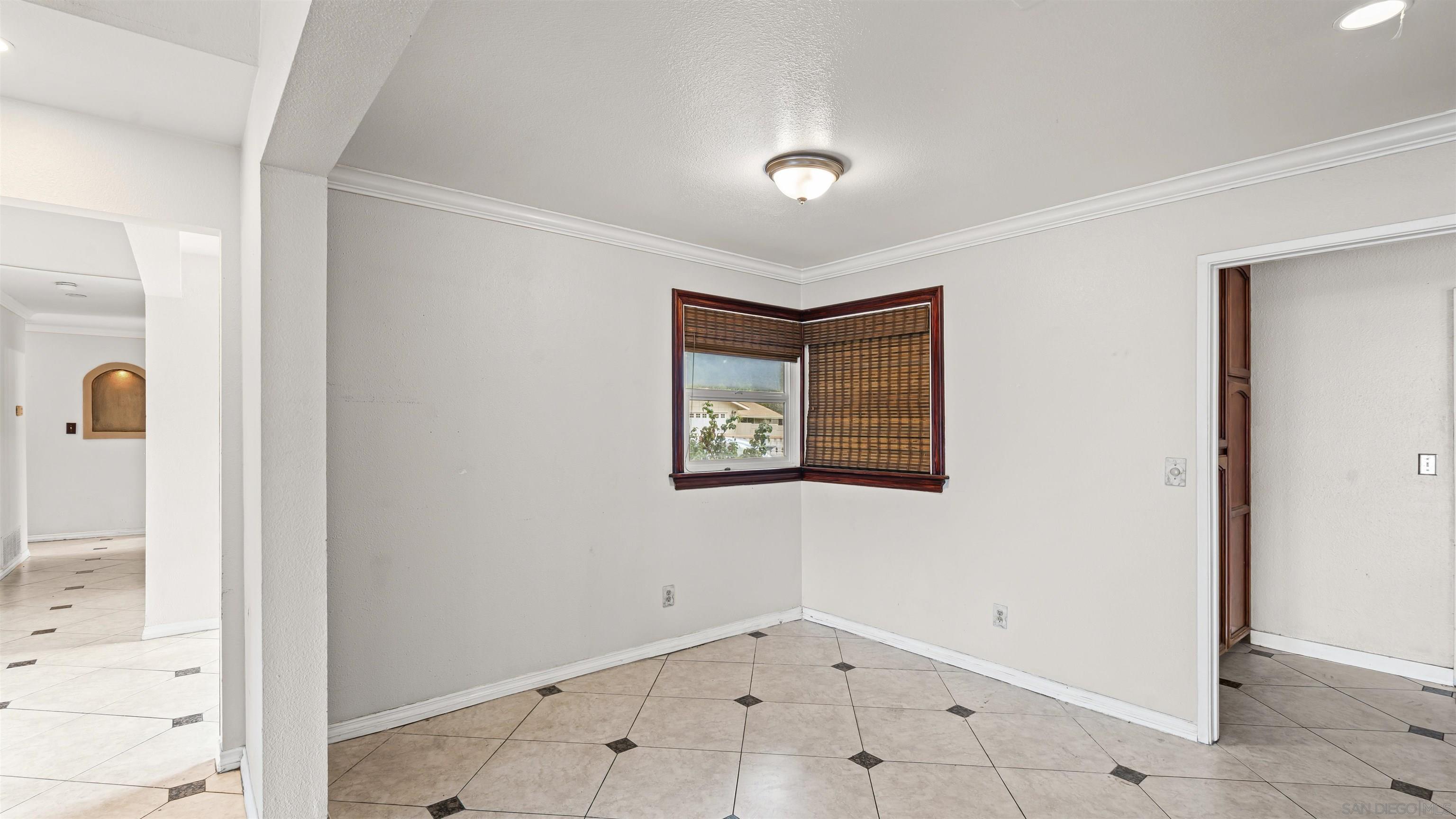 Detail Gallery Image 10 of 37 For 5315  Old Dairy Ct, Bonita,  CA 91902 - 4 Beds | 3 Baths