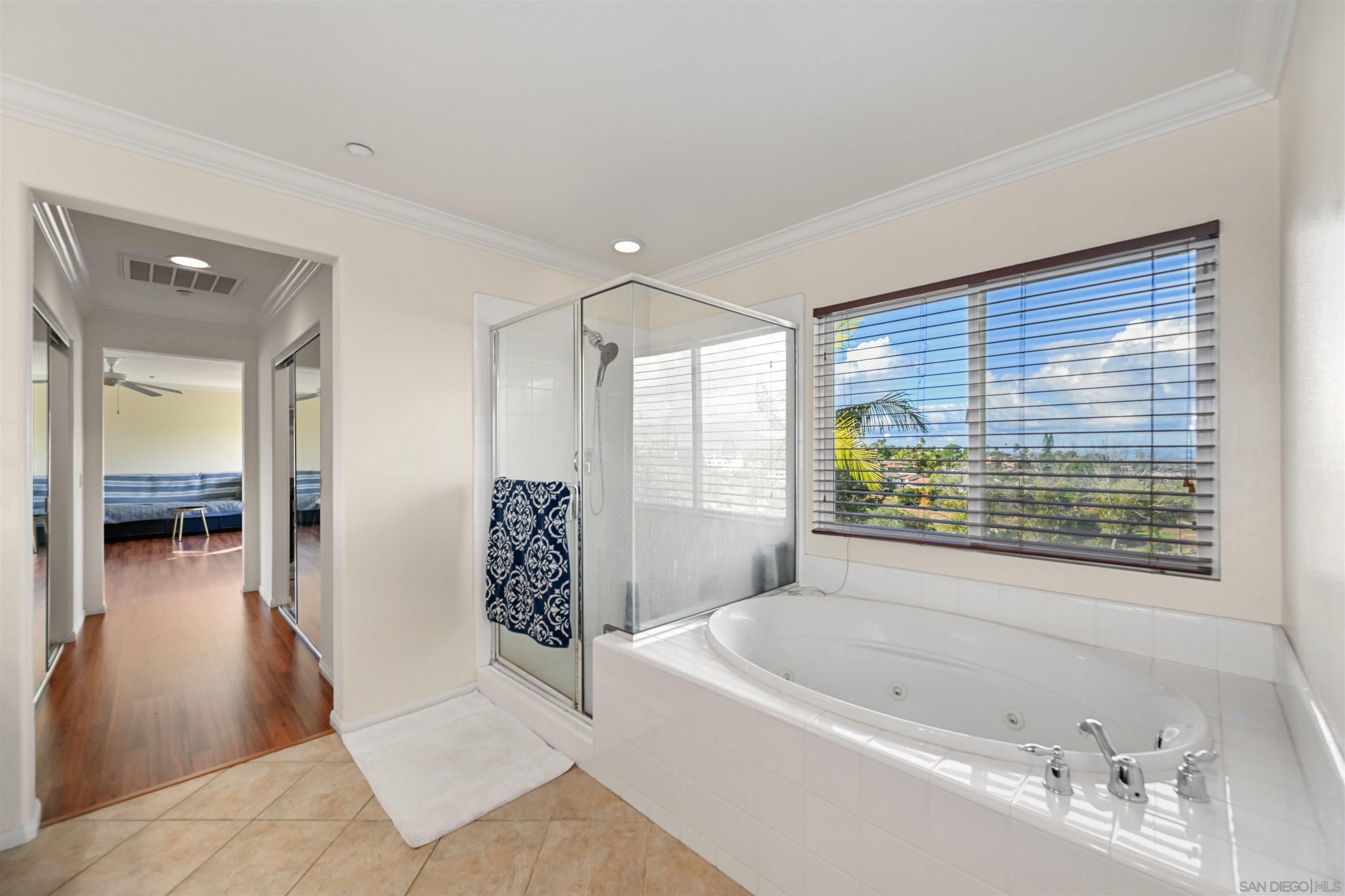 Detail Gallery Image 11 of 36 For 10562  Aspen Gln, Escondido,  CA 92026 - 5 Beds | 3 Baths