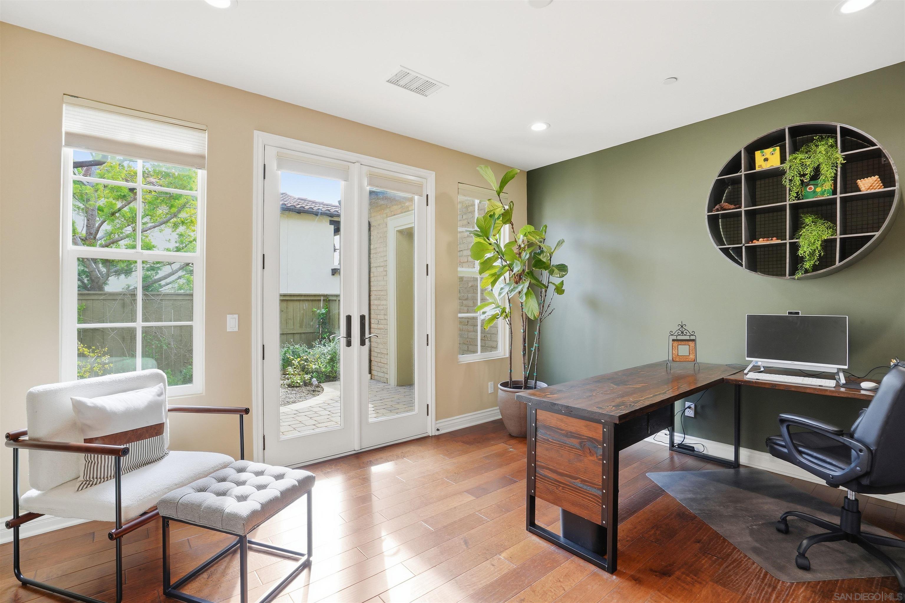 Detail Gallery Image 2 of 33 For 6562  Halite Place, Carlsbad,  CA 92009 - 5 Beds | 4/1 Baths