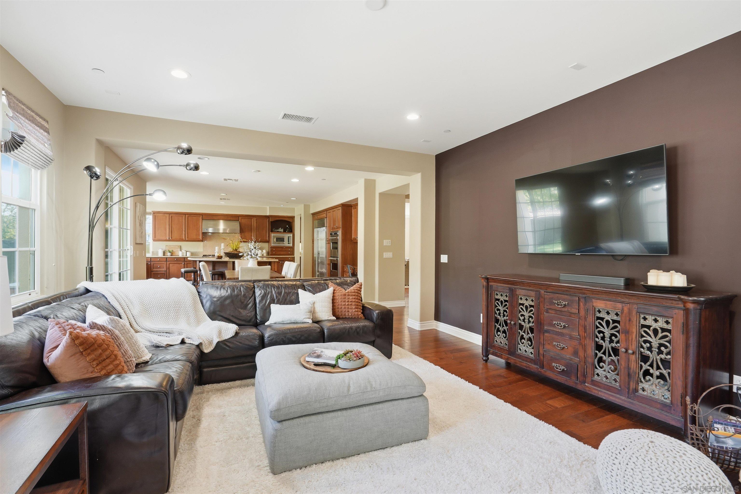 Detail Gallery Image 11 of 33 For 6562  Halite Place, Carlsbad,  CA 92009 - 5 Beds | 4/1 Baths