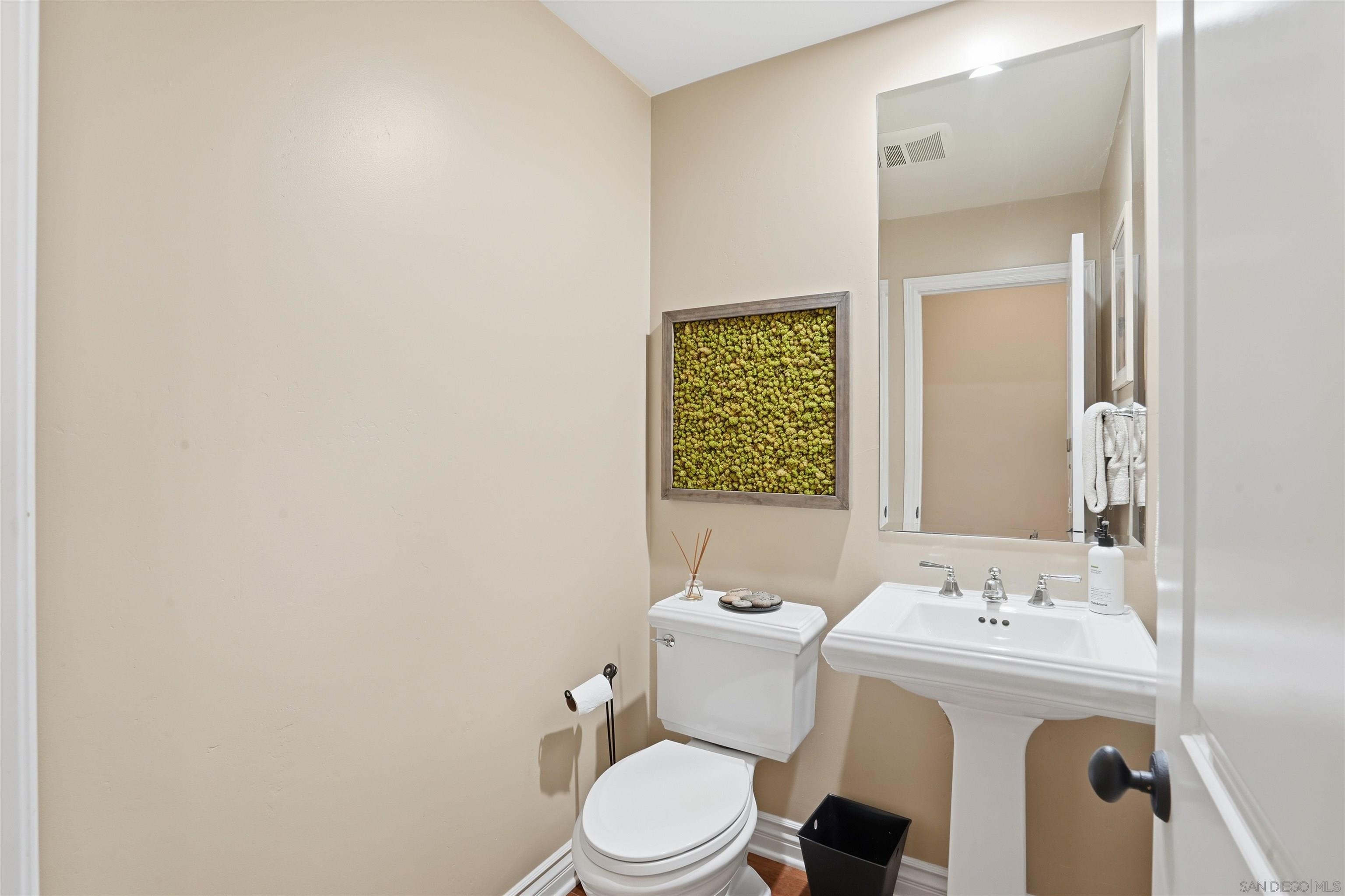 Detail Gallery Image 14 of 33 For 6562  Halite Place, Carlsbad,  CA 92009 - 5 Beds | 4/1 Baths