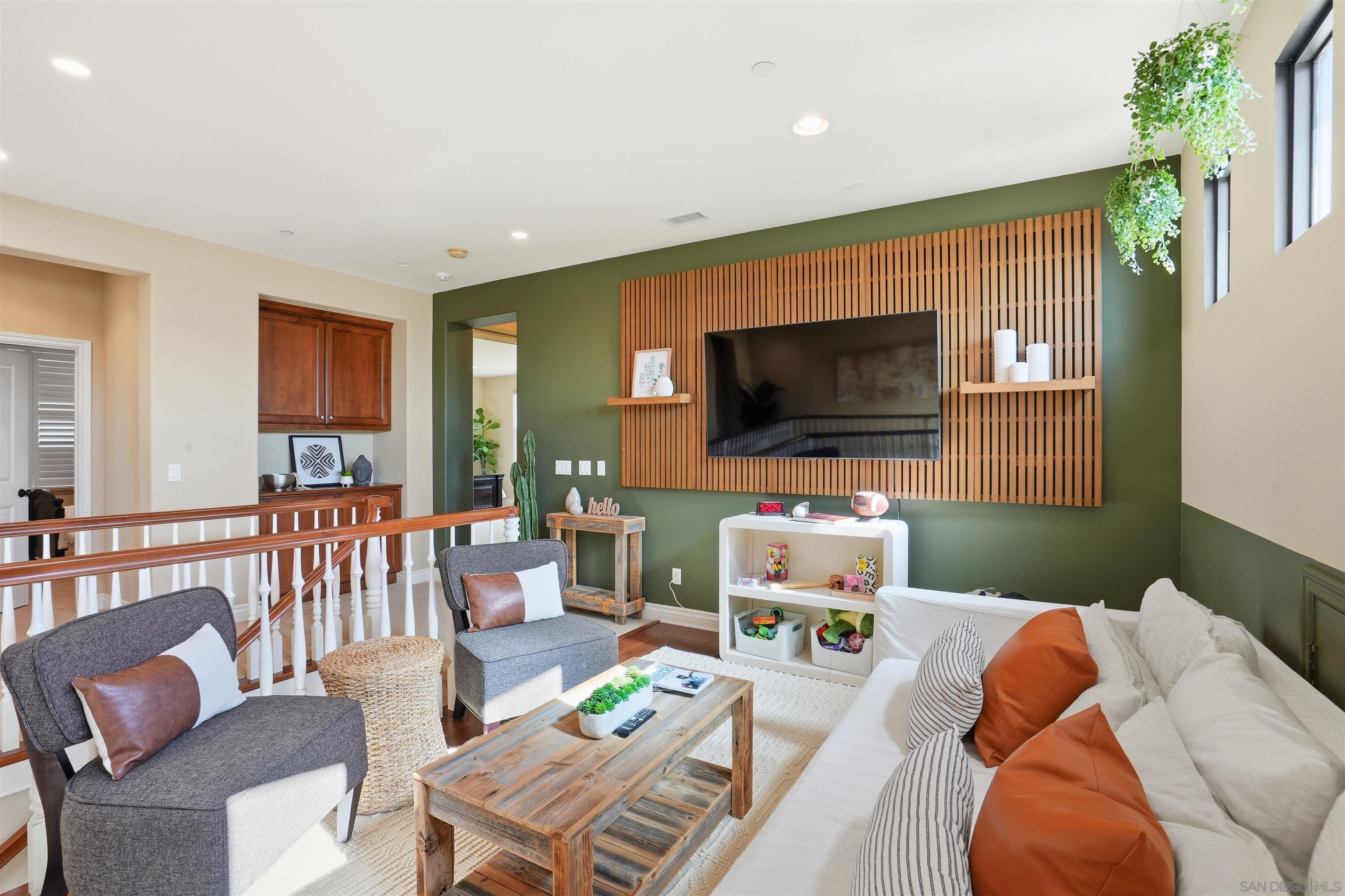 Detail Gallery Image 15 of 33 For 6562  Halite Place, Carlsbad,  CA 92009 - 5 Beds | 4/1 Baths