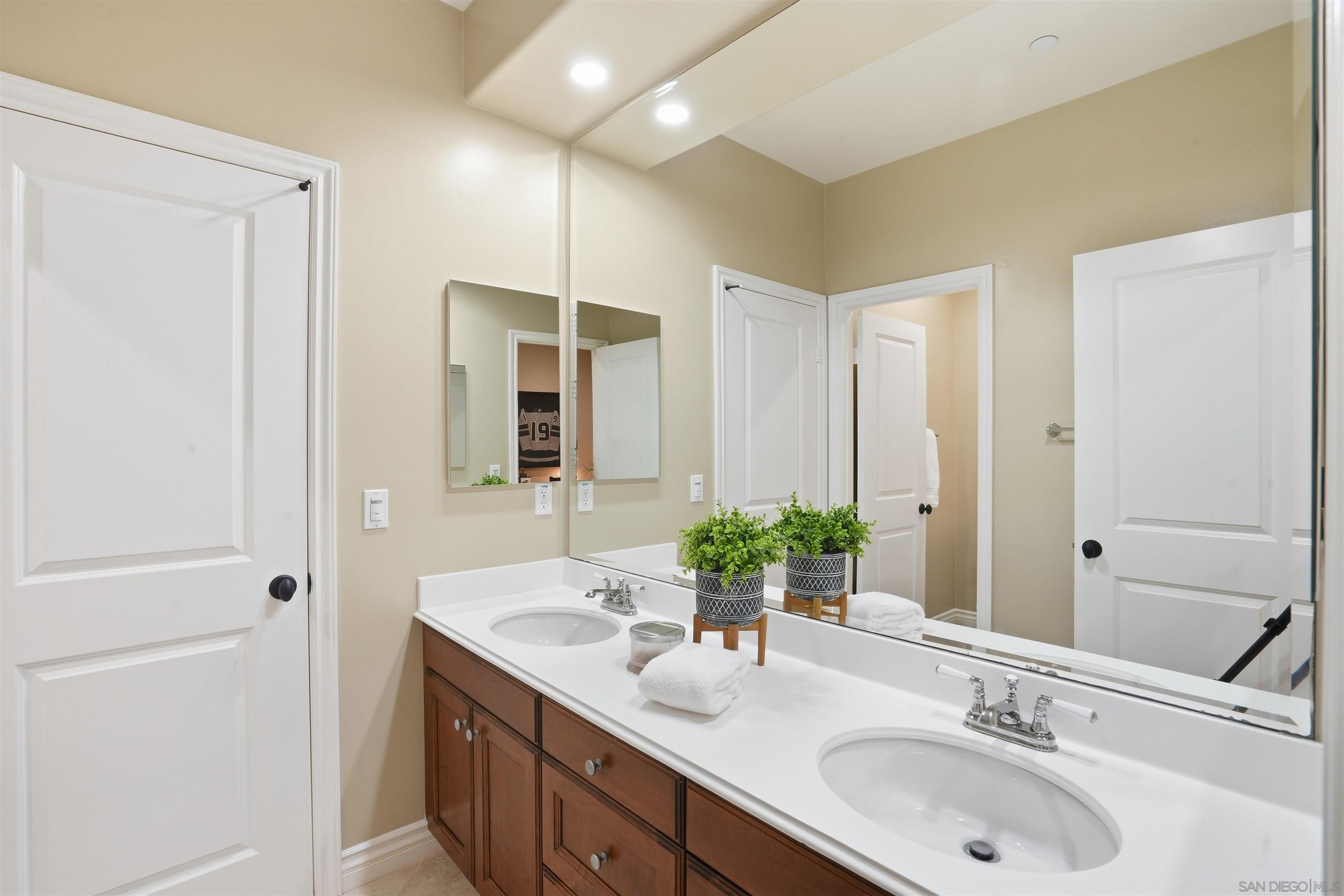 Detail Gallery Image 23 of 33 For 6562  Halite Place, Carlsbad,  CA 92009 - 5 Beds | 4/1 Baths