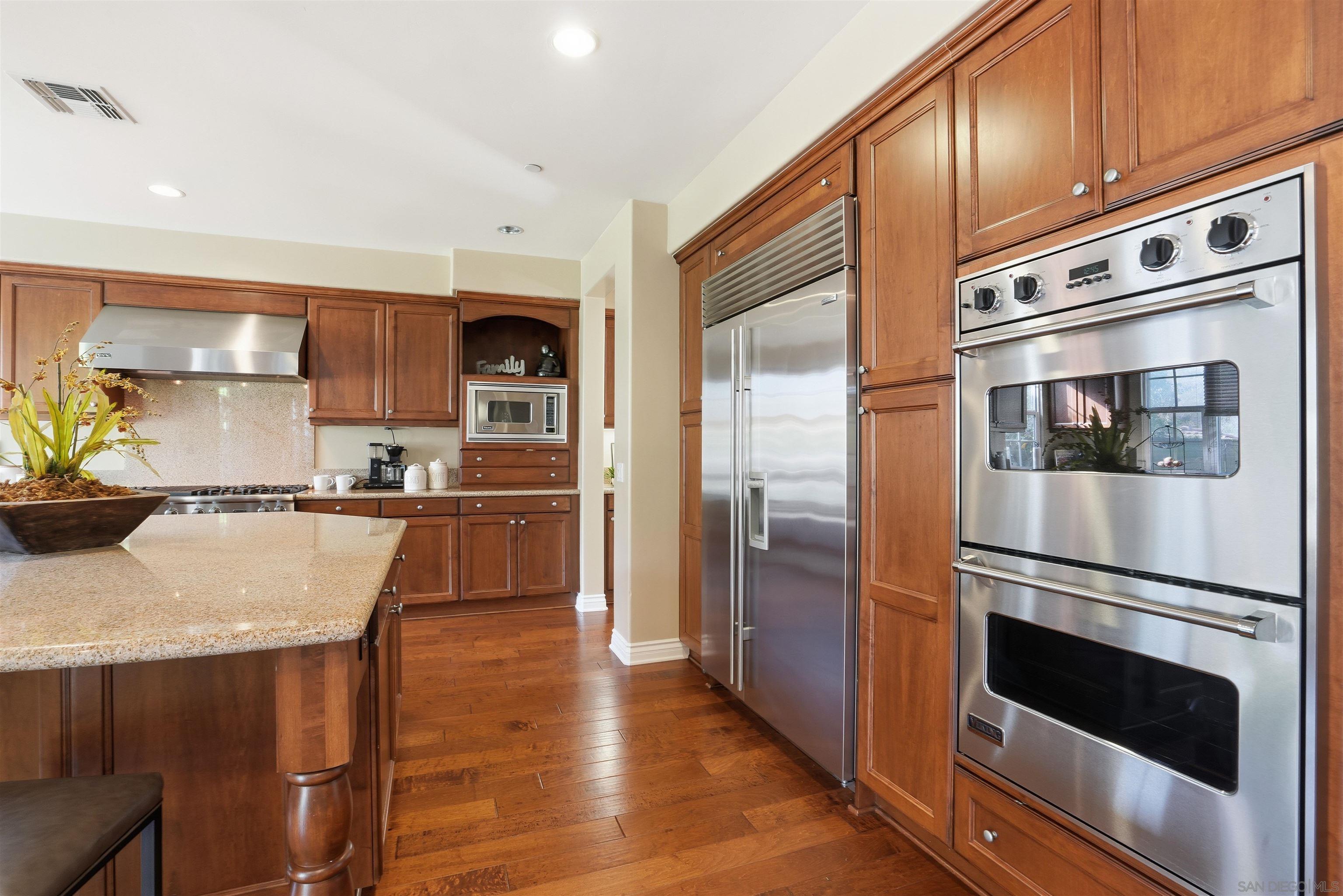 Detail Gallery Image 7 of 33 For 6562  Halite Place, Carlsbad,  CA 92009 - 5 Beds | 4/1 Baths