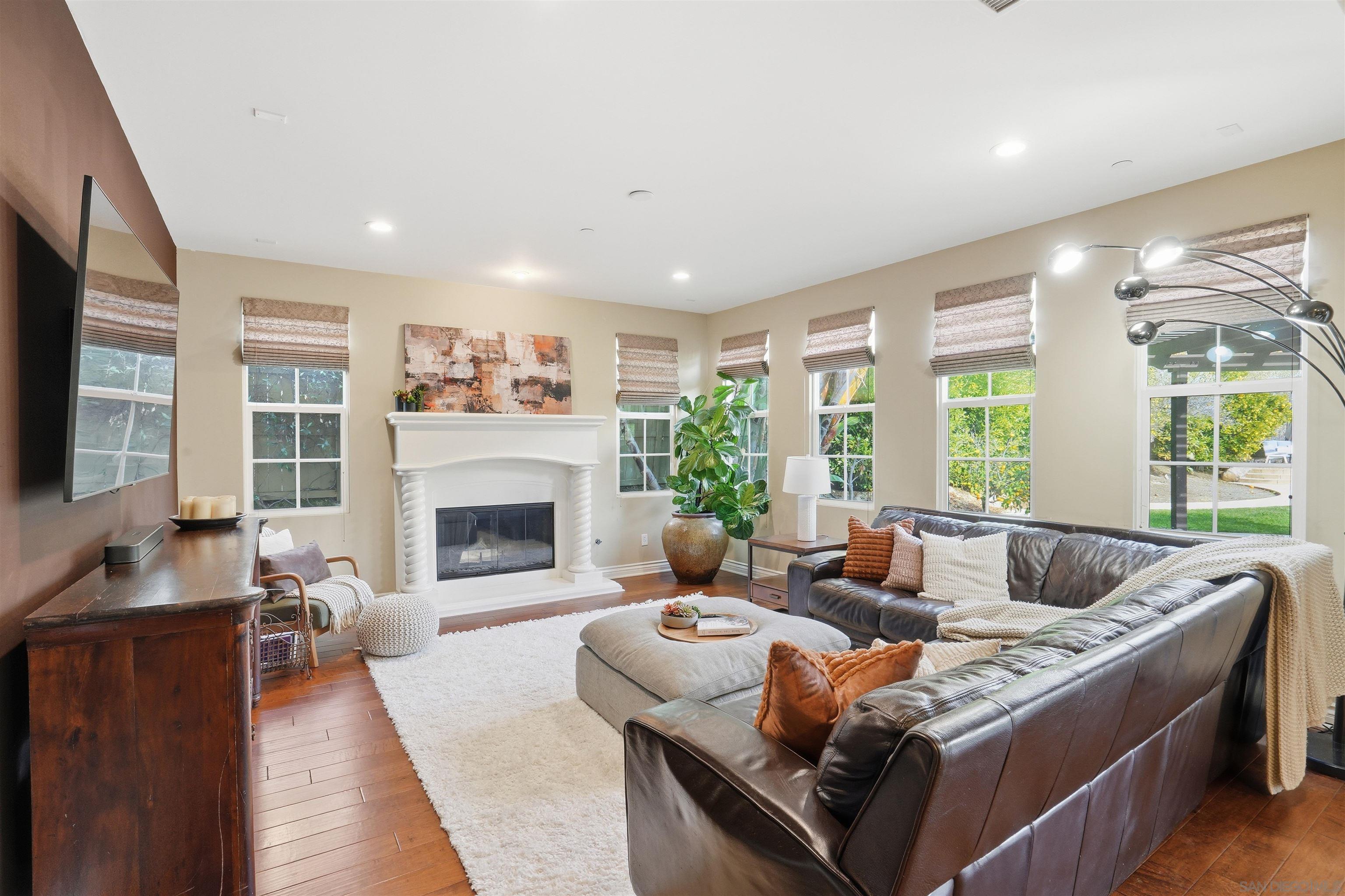 Detail Gallery Image 10 of 33 For 6562  Halite Place, Carlsbad,  CA 92009 - 5 Beds | 4/1 Baths