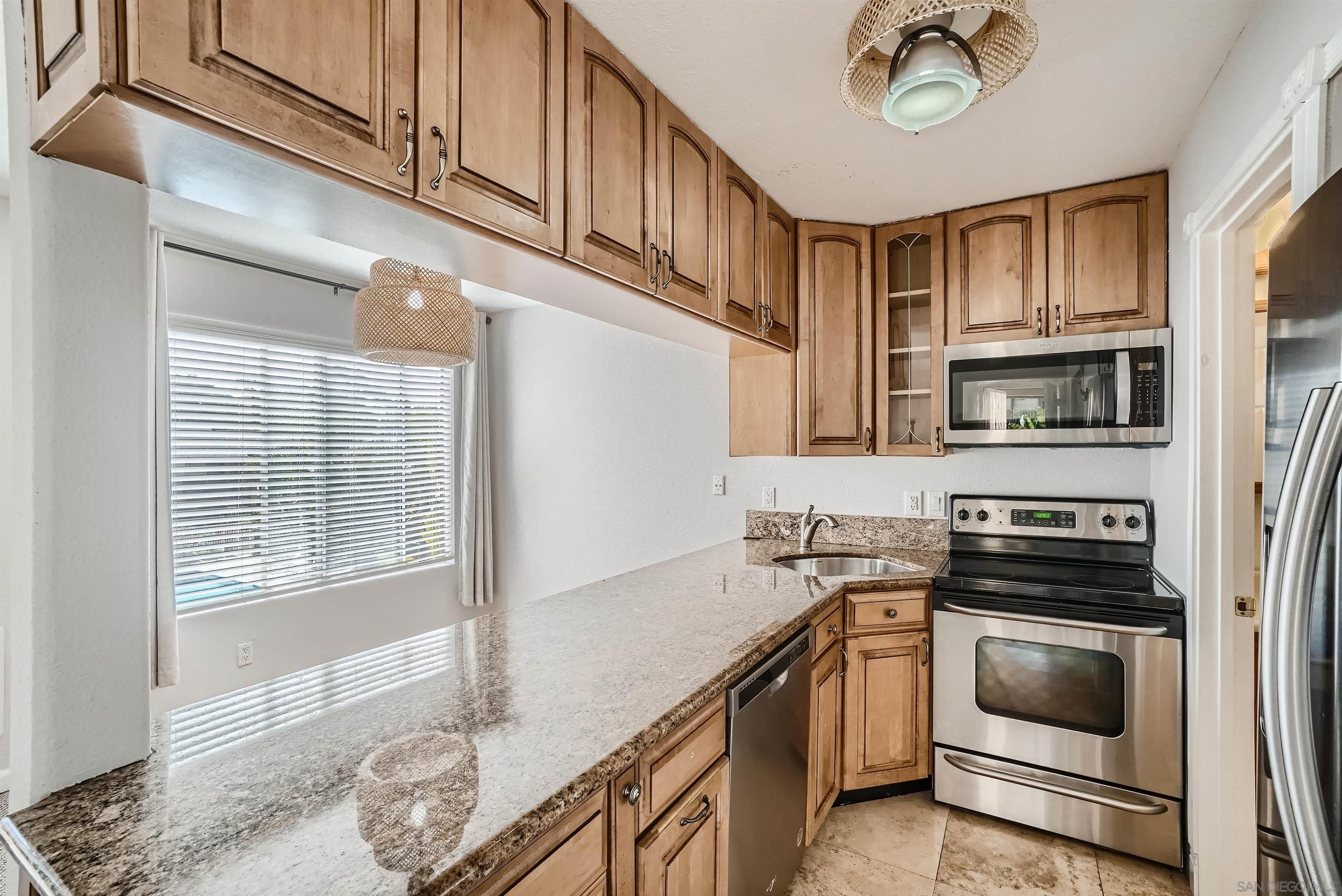 Detail Gallery Image 6 of 17 For 8628  via Mallorca  C, La Jolla,  CA 92037 - 0 Beds | 1 Baths