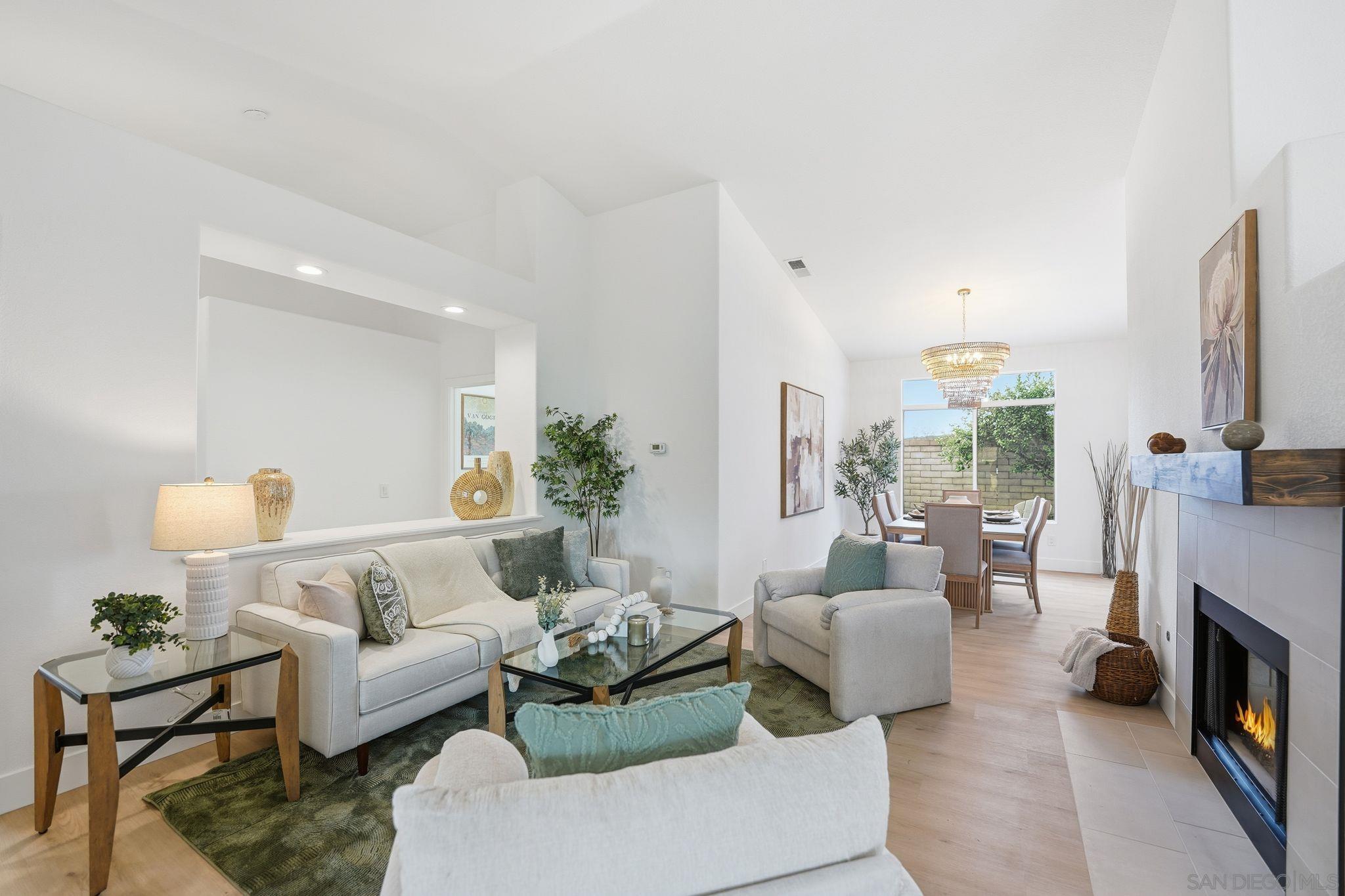 Detail Gallery Image 2 of 30 For 183  Plumosa Street, Oceanside,  CA 92058 - 4 Beds | 2 Baths