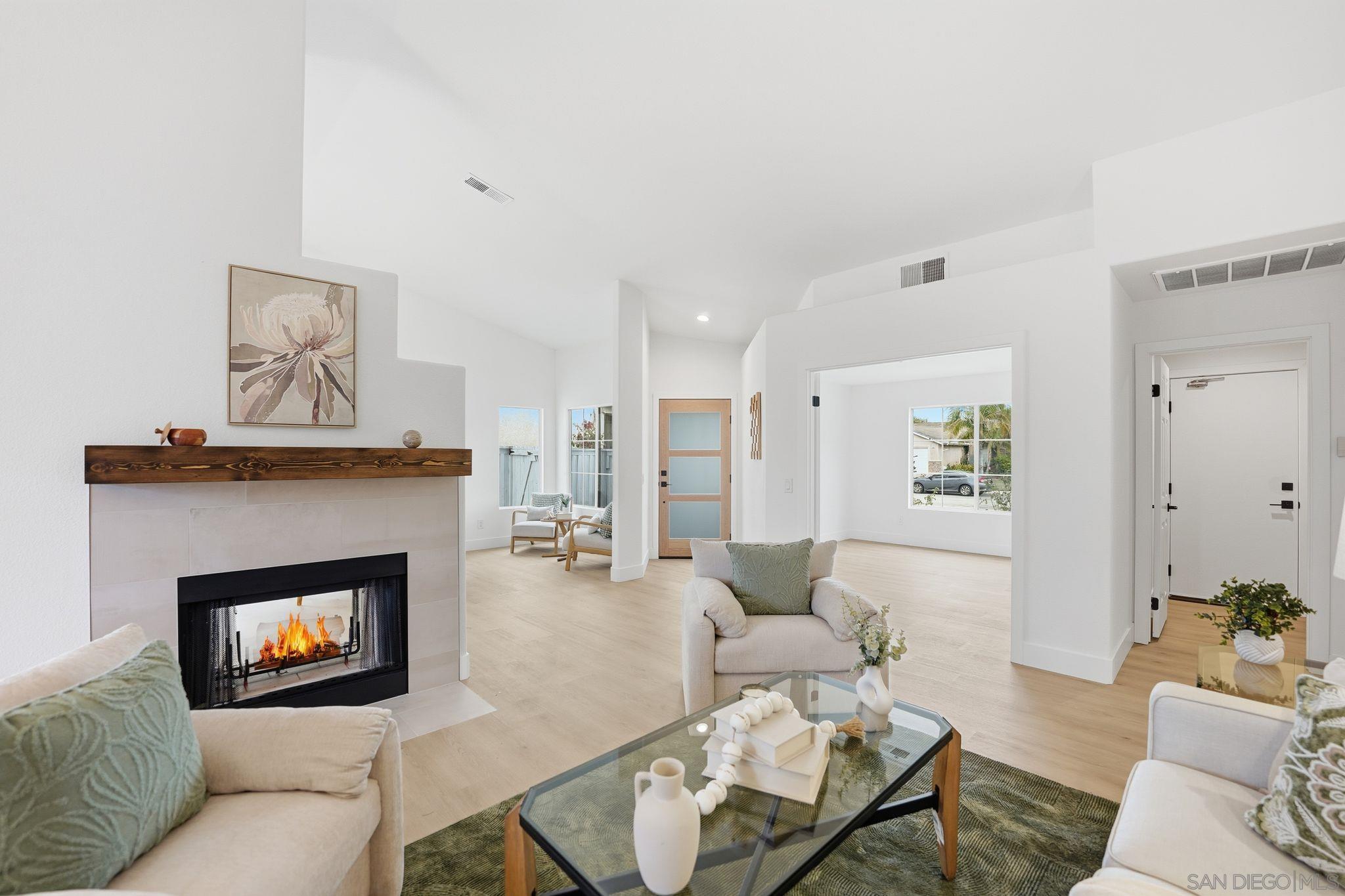 Detail Gallery Image 4 of 30 For 183  Plumosa Street, Oceanside,  CA 92058 - 4 Beds | 2 Baths