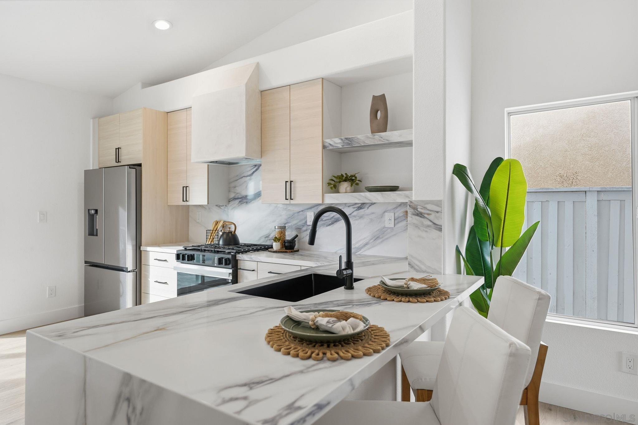 Detail Gallery Image 6 of 30 For 183  Plumosa Street, Oceanside,  CA 92058 - 4 Beds | 2 Baths