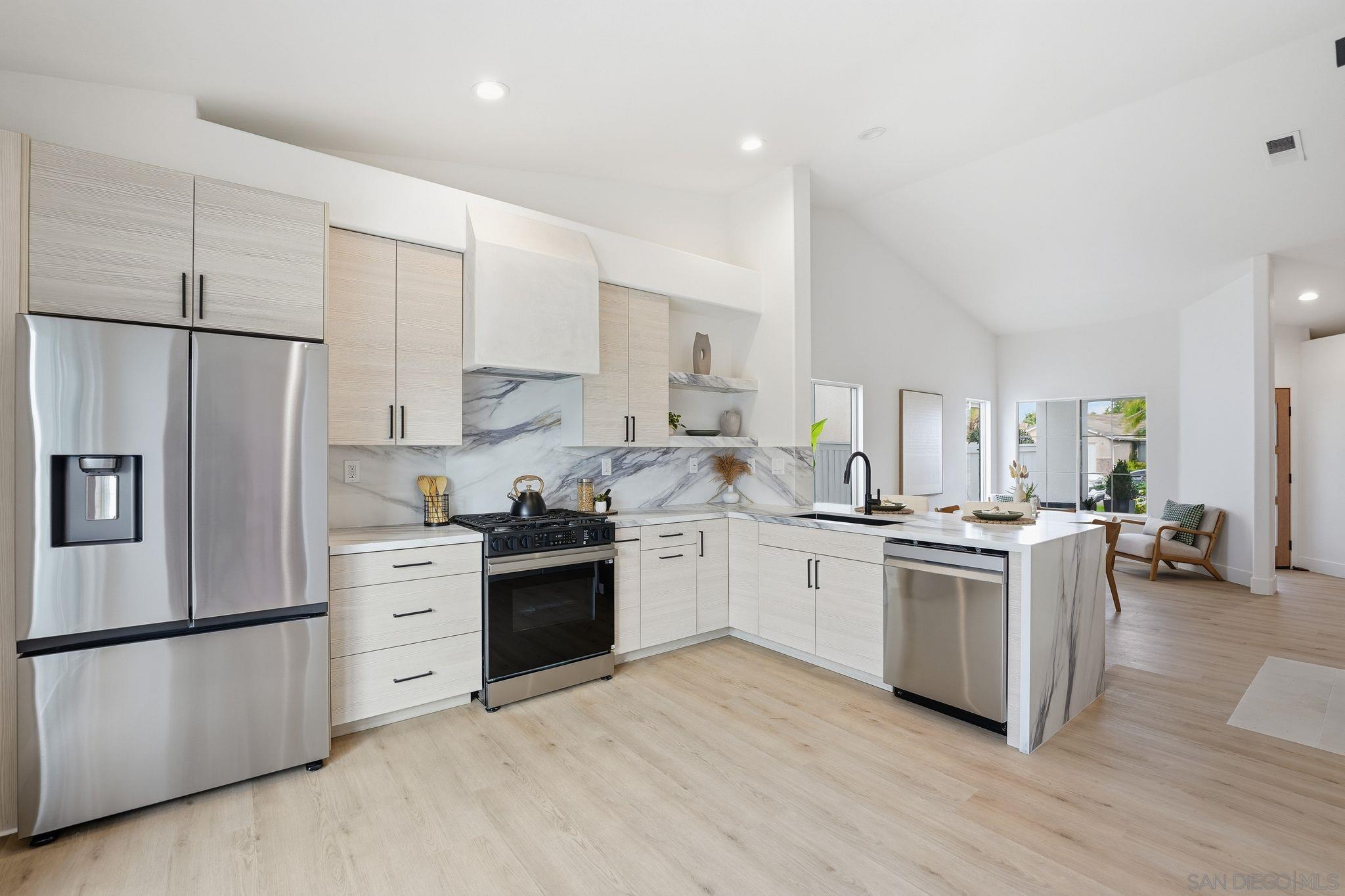 Detail Gallery Image 7 of 30 For 183  Plumosa Street, Oceanside,  CA 92058 - 4 Beds | 2 Baths