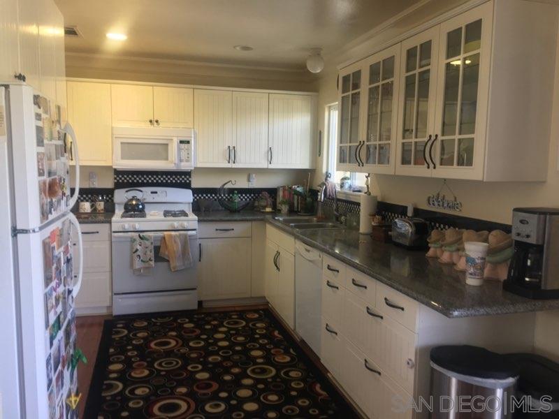 Detail Gallery Image 2 of 12 For 12636  Arabian Way, Poway,  CA 92064 - 3 Beds | 2 Baths