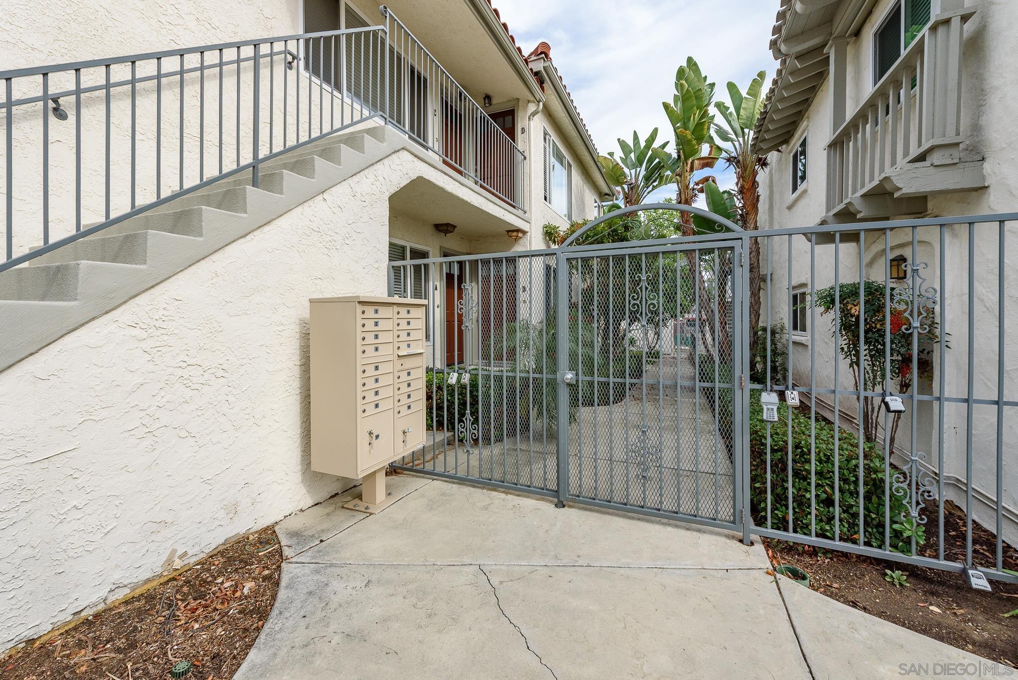 Detail Gallery Image 3 of 18 For 3779  Wilson Avenue  B, San Diego,  CA 92104 - 2 Beds | 1 Baths