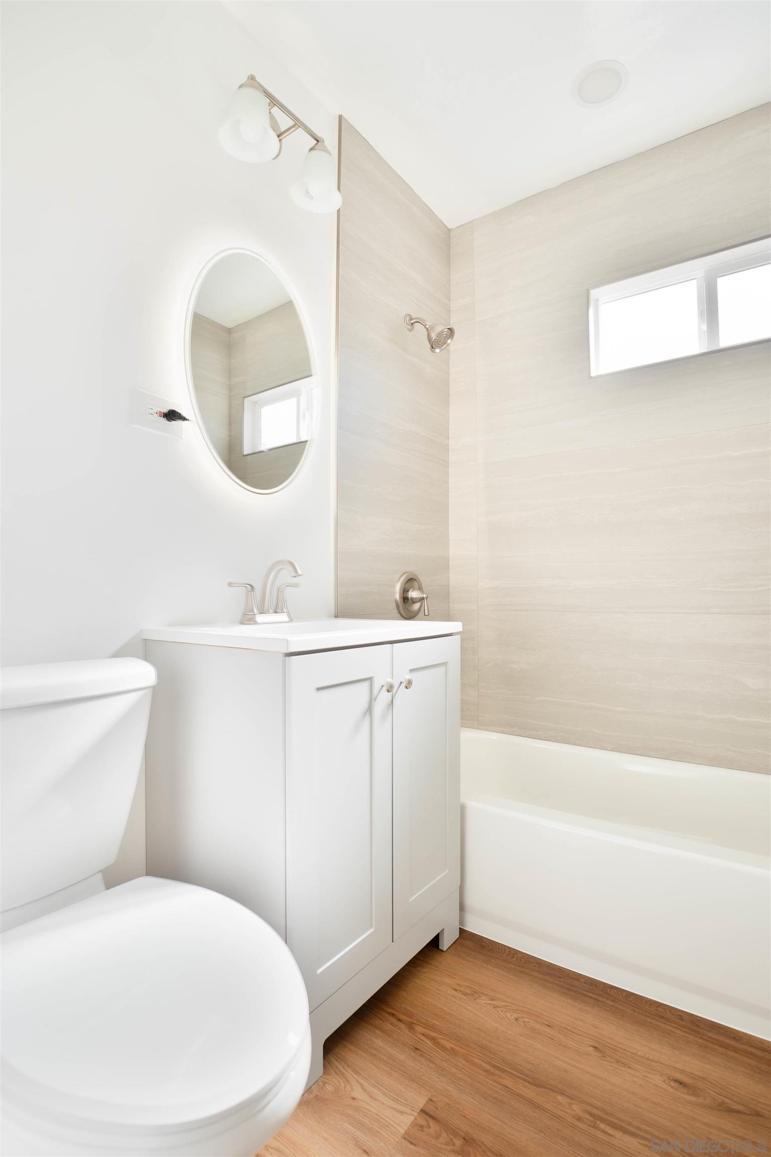 Detail Gallery Image 11 of 18 For 3186  Clairemont Dr, San Diego,  CA 92117 - 2 Beds | 1 Baths