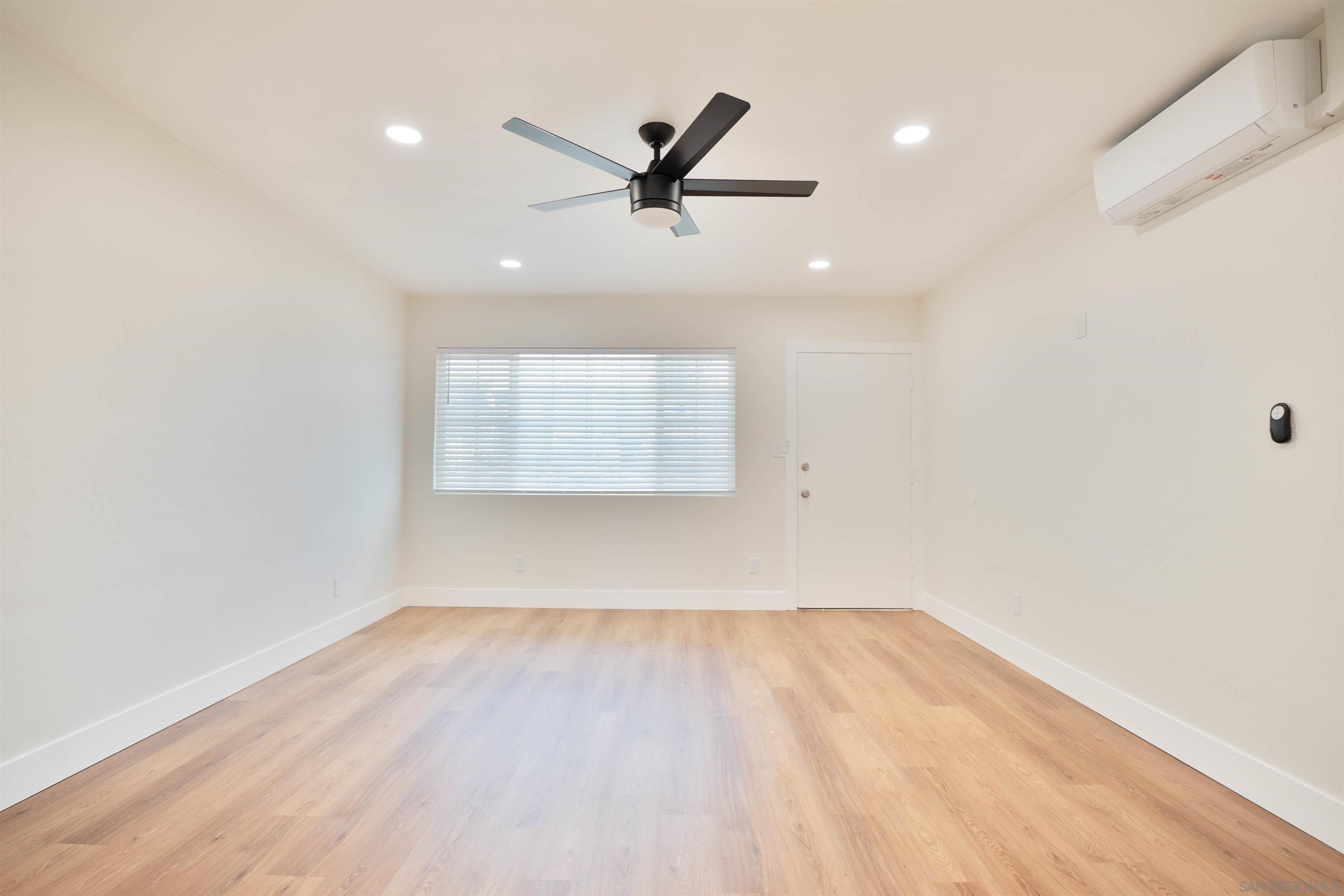 Detail Gallery Image 5 of 18 For 3186  Clairemont Dr, San Diego,  CA 92117 - 2 Beds | 1 Baths