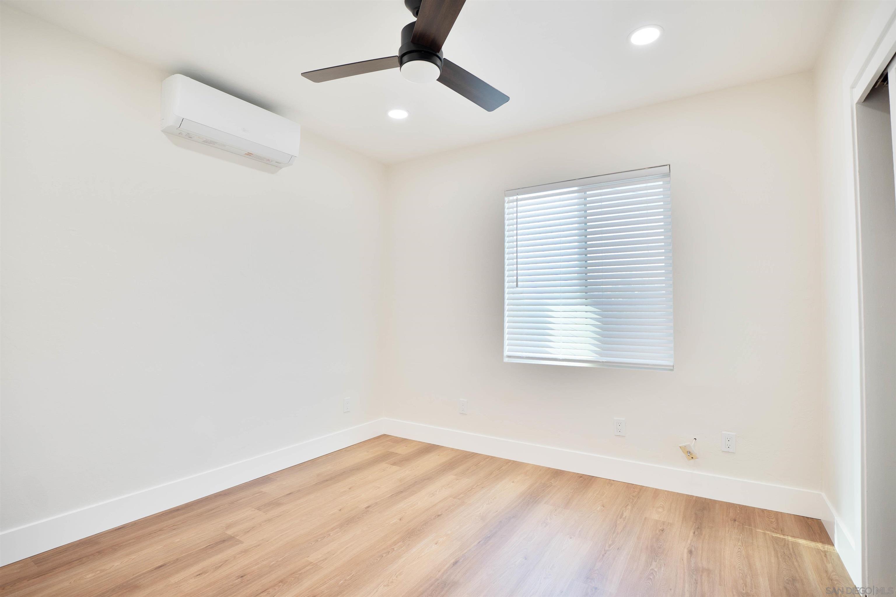 Detail Gallery Image 9 of 18 For 3186  Clairemont Dr, San Diego,  CA 92117 - 2 Beds | 1 Baths