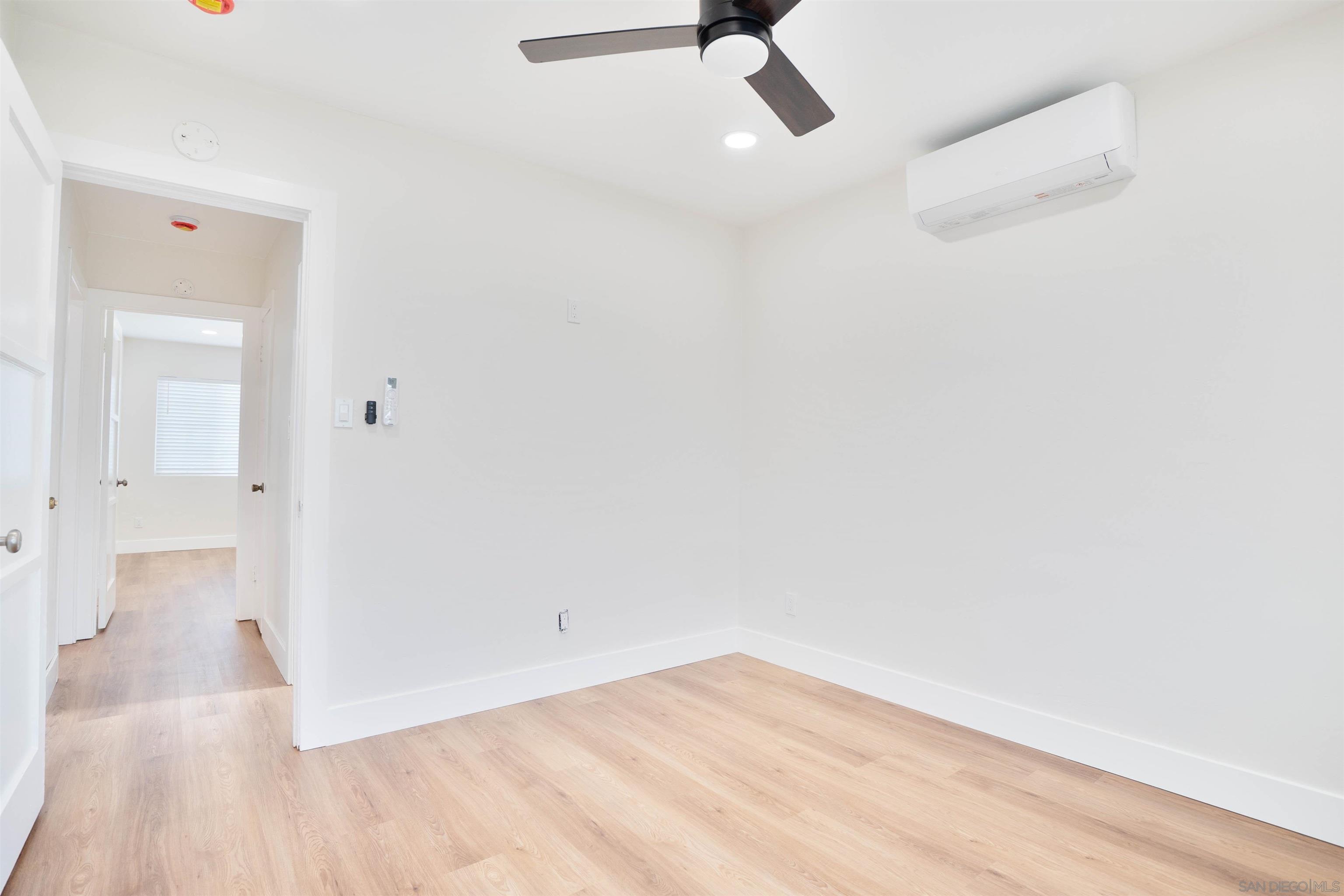 Detail Gallery Image 10 of 18 For 3186  Clairemont Dr, San Diego,  CA 92117 - 2 Beds | 1 Baths