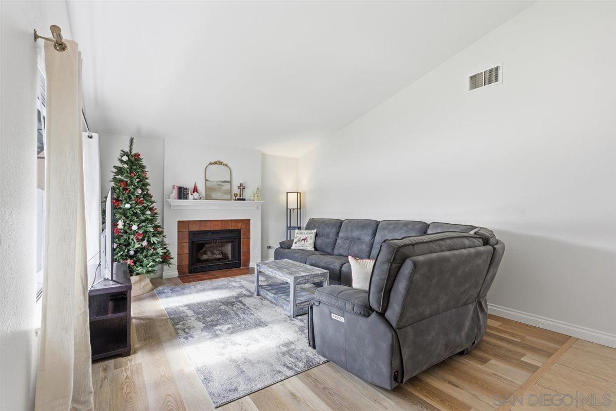 Detail Gallery Image 5 of 39 For 10660  Braverman Drive, Santee,  CA 92071 - 3 Beds | 2 Baths