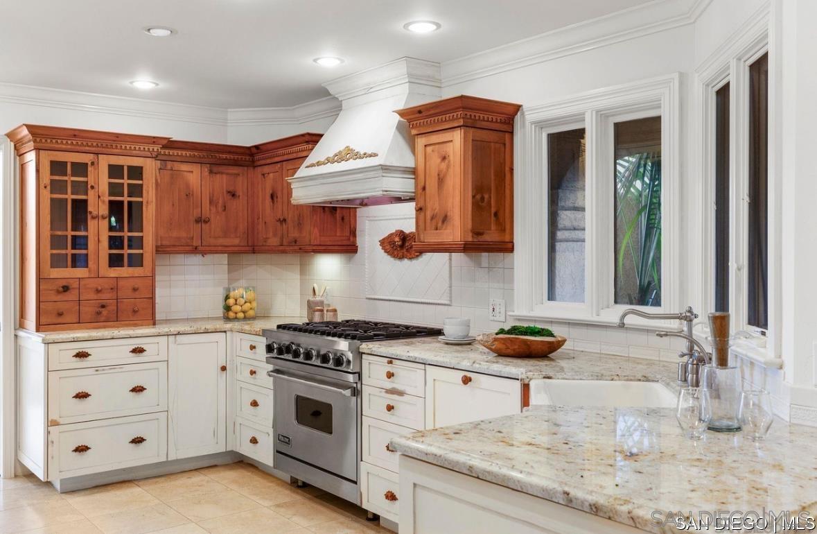 Detail Gallery Image 11 of 20 For 12  Buccaneer Way, Coronado,  CA 92118 - 4 Beds | 3/1 Baths