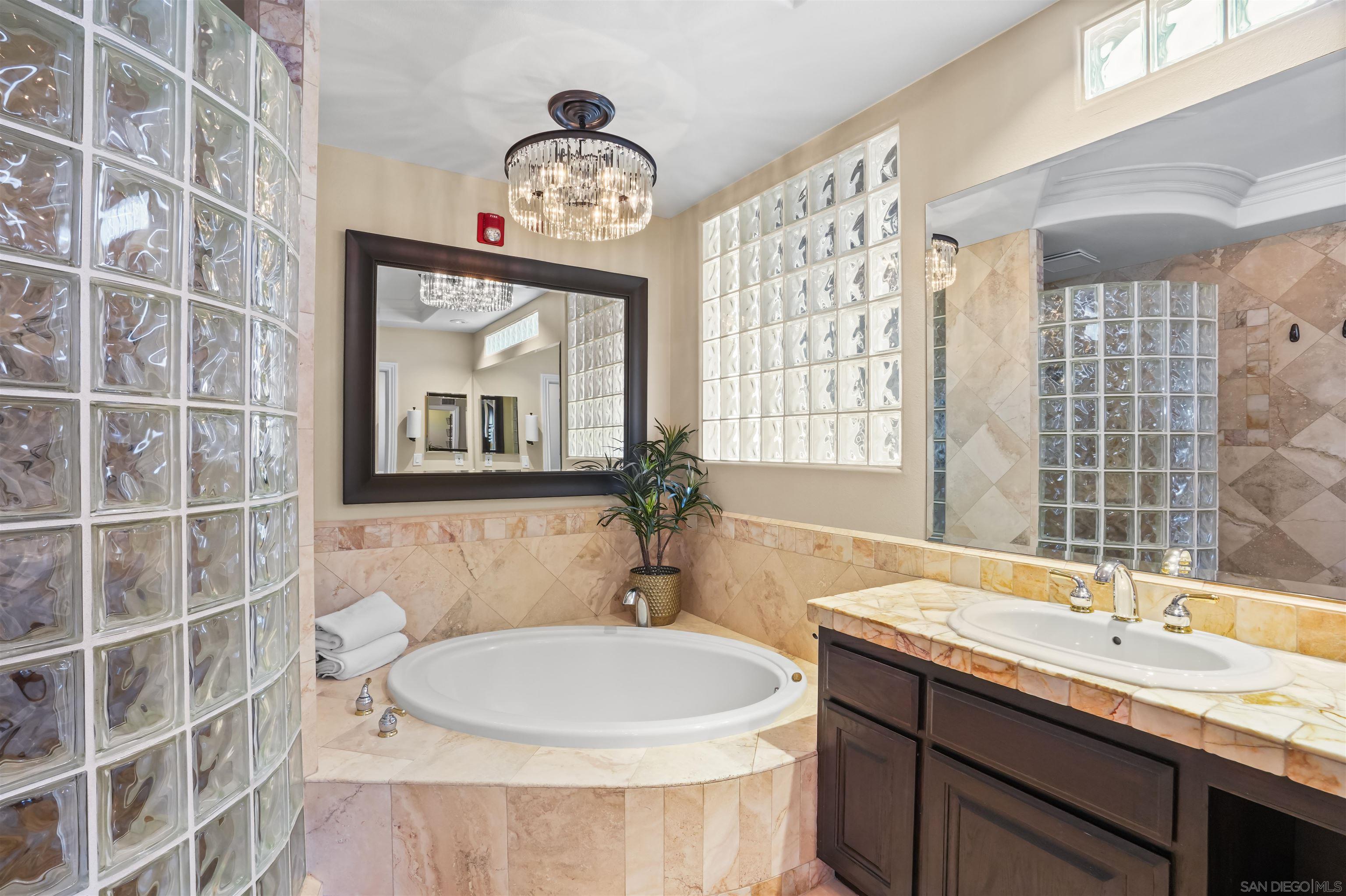 Detail Gallery Image 18 of 41 For 22590  Canyon Lake Drive South, Sun City,  CA 92587 - 5 Beds | 2/1 Baths