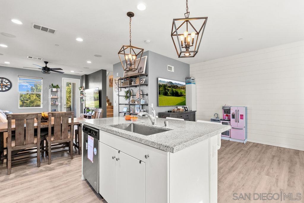 Detail Gallery Image 9 of 34 For 4262  Mission Ranch Way  #32,  Oceanside,  CA 92057 - 2 Beds | 2/1 Baths