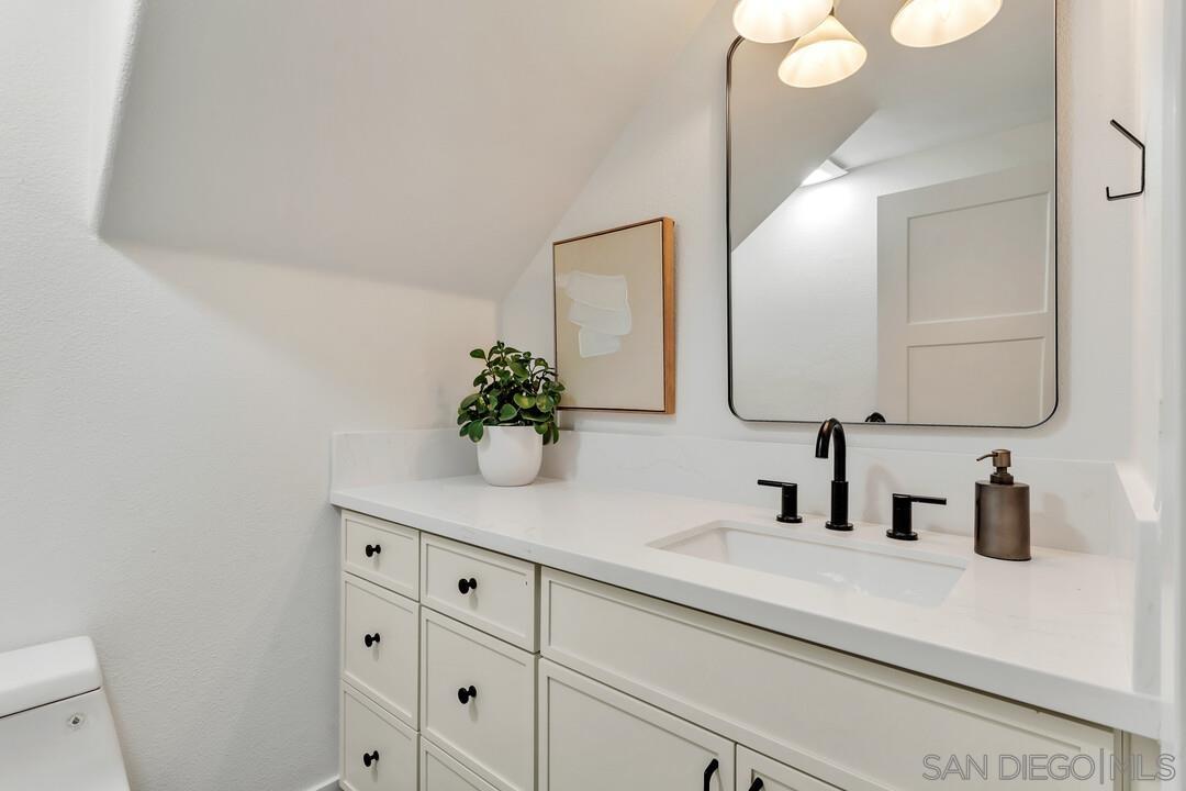 Detail Gallery Image 14 of 38 For 12169  via San Loreno, San Diego,  CA 92128 - 3 Beds | 2/1 Baths