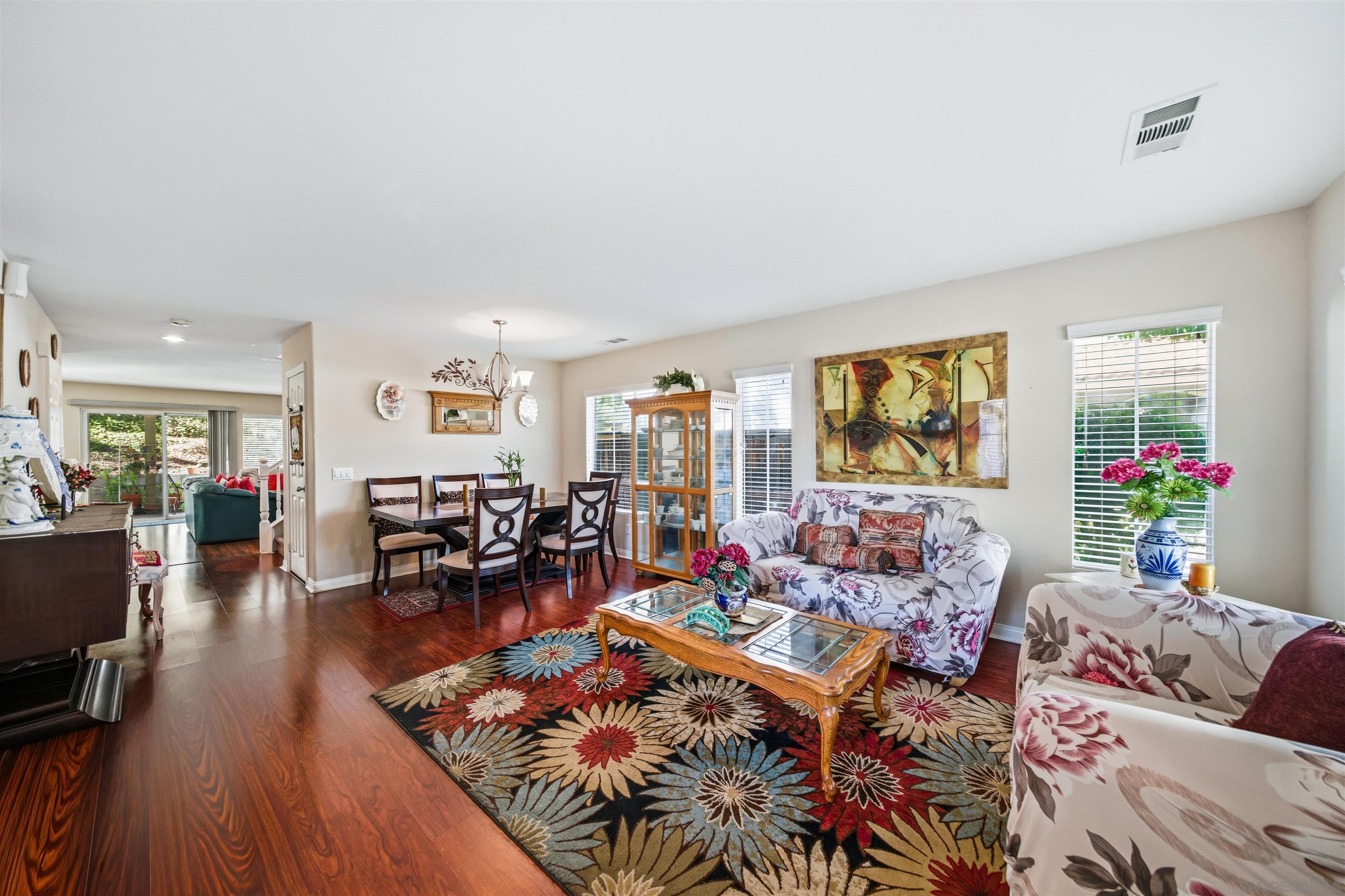 Detail Gallery Image 2 of 22 For 40661  Cartier St, Murrieta,  CA 92563 - 4 Beds | 2/1 Baths