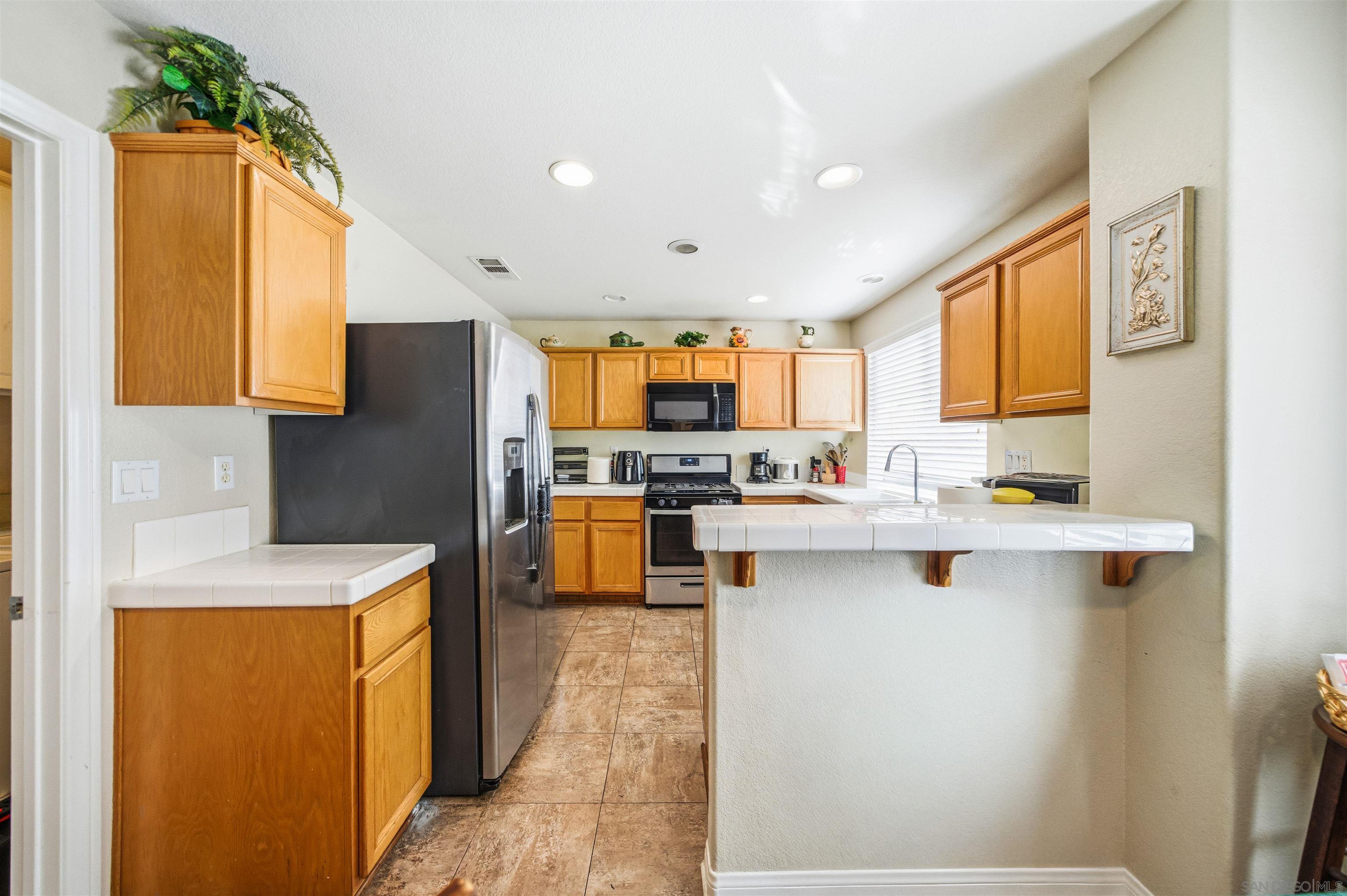 Detail Gallery Image 5 of 22 For 40661  Cartier St, Murrieta,  CA 92563 - 4 Beds | 2/1 Baths