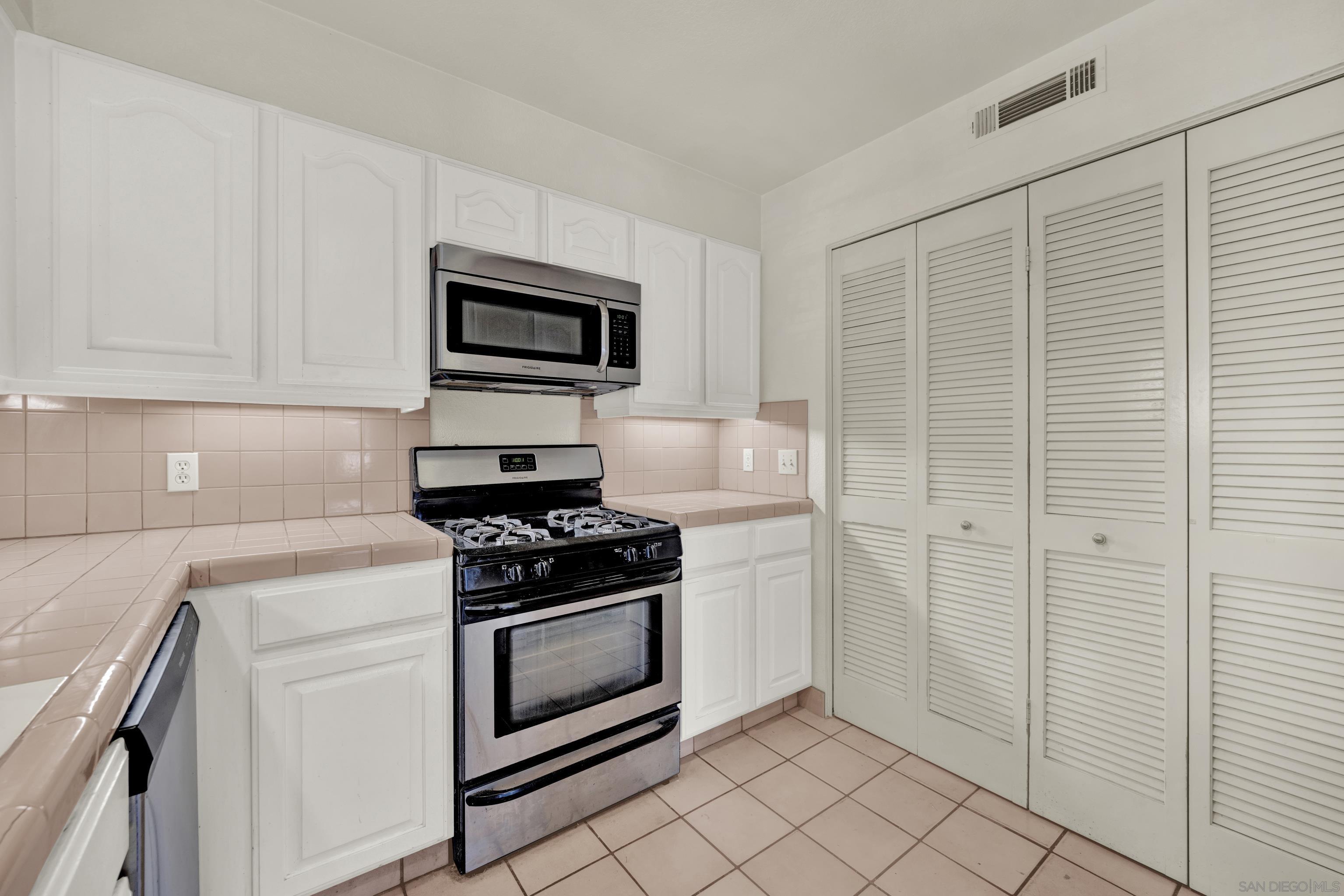 Detail Gallery Image 10 of 33 For 1308-14  Locust St, San Diego,  CA 92106 - – Beds | – Baths