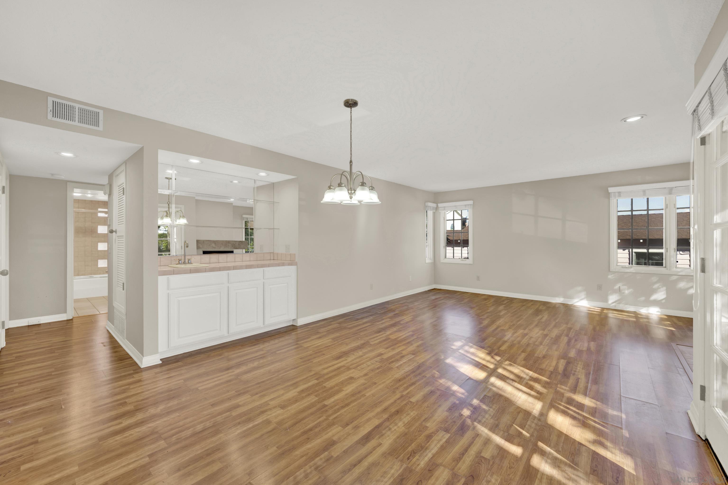 Detail Gallery Image 4 of 33 For 1308-14  Locust St, San Diego,  CA 92106 - – Beds | – Baths