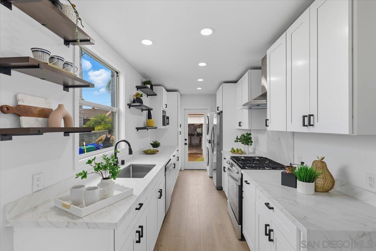 Detail Gallery Image 3 of 21 For 4352  Athens St, San Diego,  CA 92115 - 3 Beds | 2 Baths