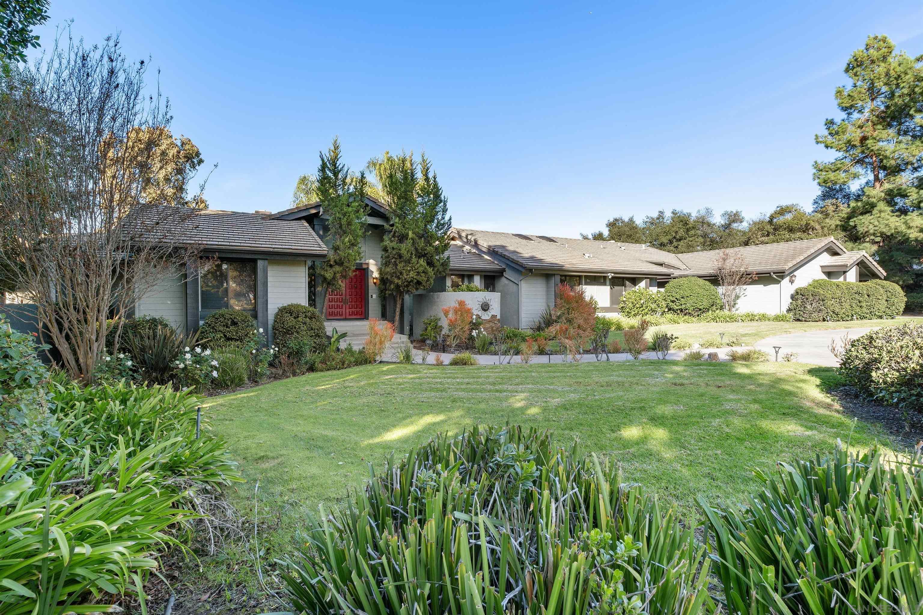 Detail Gallery Image 2 of 30 For 12916  Polvera Ave, San Diego,  CA 92128 - 6 Beds | 3/1 Baths