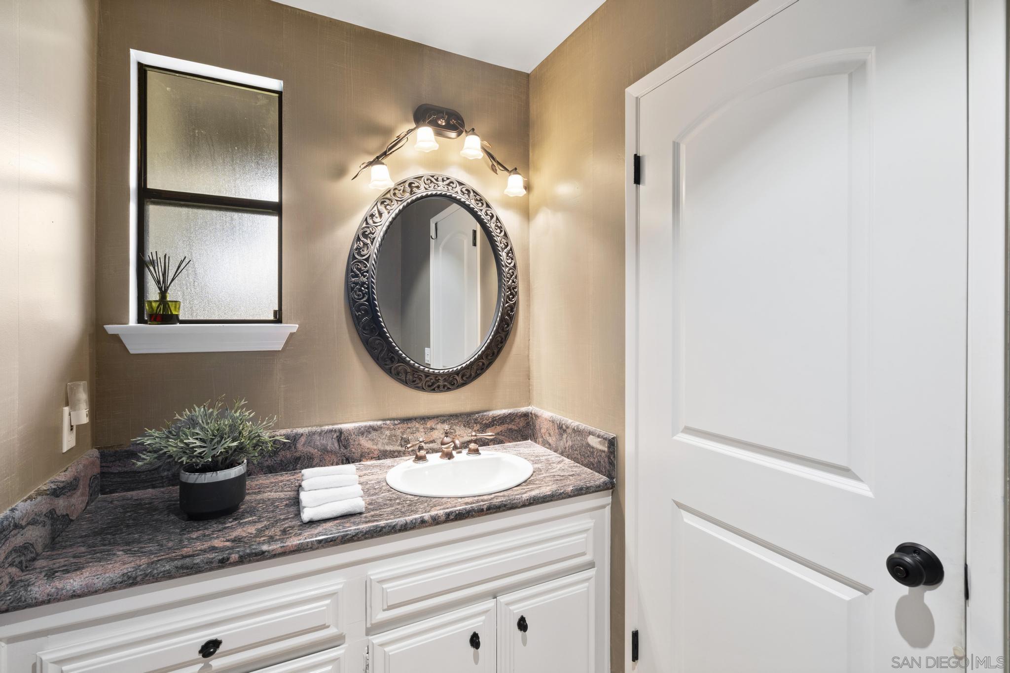 Detail Gallery Image 13 of 30 For 12916  Polvera Ave, San Diego,  CA 92128 - 6 Beds | 3/1 Baths