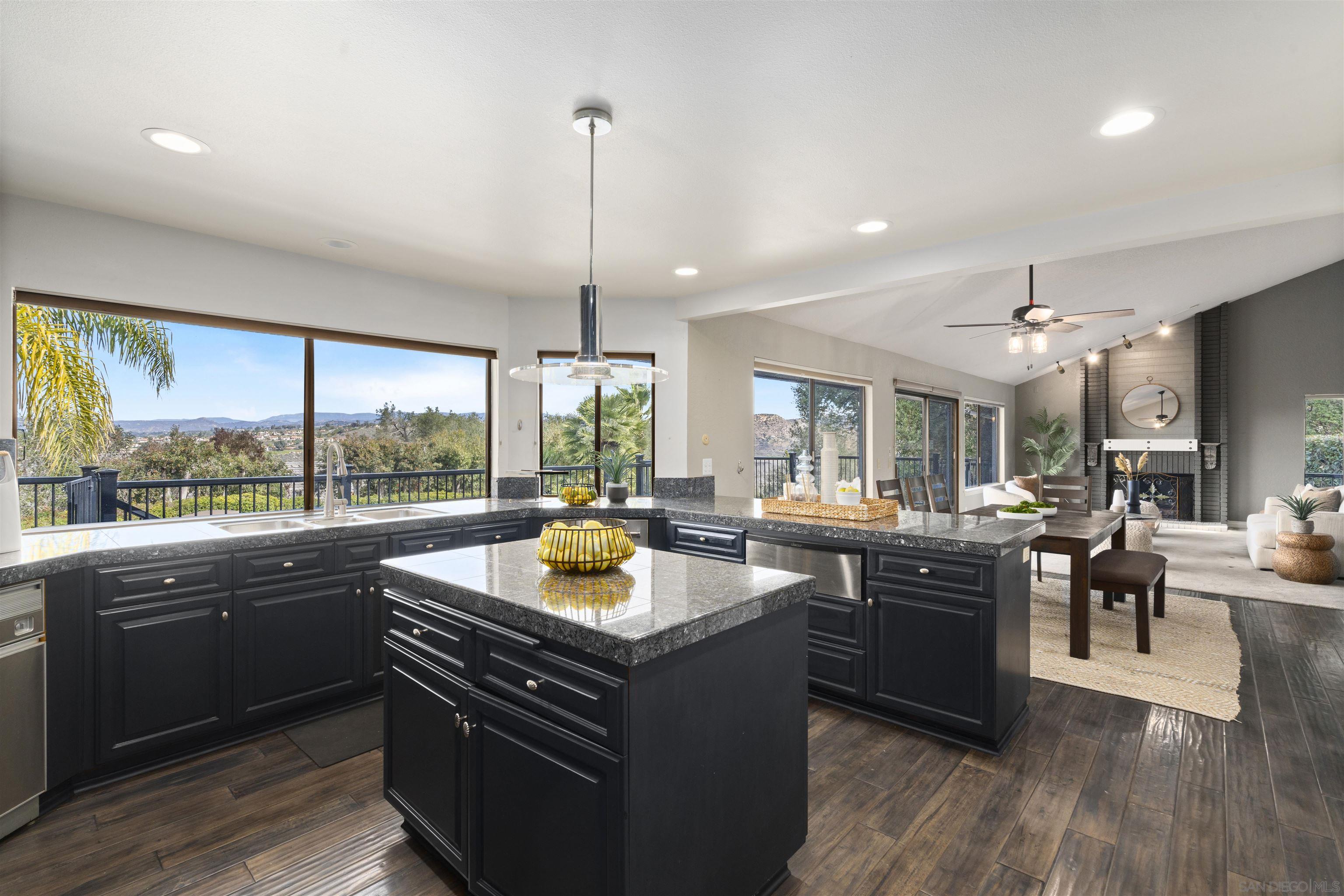 Detail Gallery Image 6 of 30 For 12916  Polvera Ave, San Diego,  CA 92128 - 6 Beds | 3/1 Baths