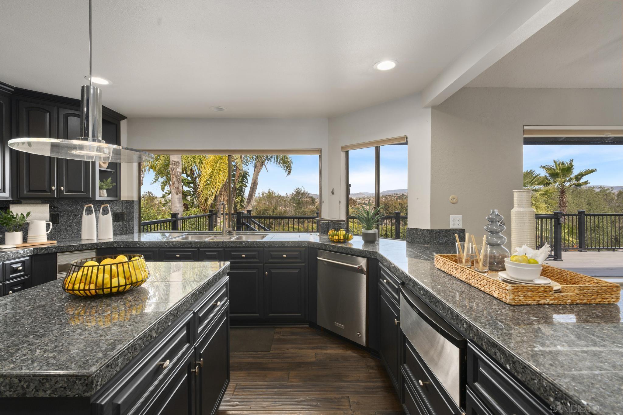 Detail Gallery Image 7 of 30 For 12916  Polvera Ave, San Diego,  CA 92128 - 6 Beds | 3/1 Baths