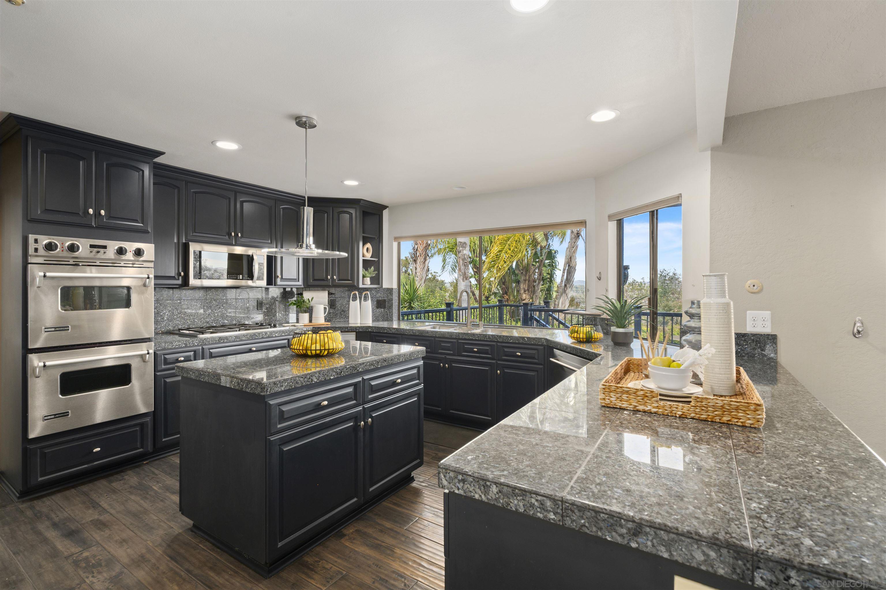 Detail Gallery Image 8 of 30 For 12916  Polvera Ave, San Diego,  CA 92128 - 6 Beds | 3/1 Baths