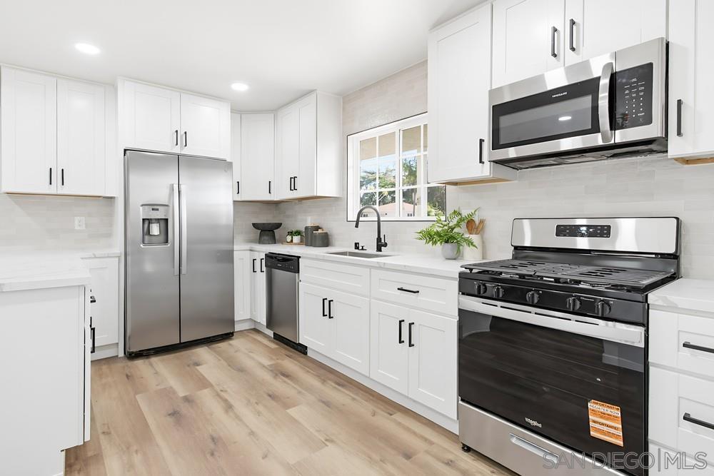 Detail Gallery Image 13 of 36 For 2604  Magnolia Ave, San Diego,  CA 92109 - 4 Beds | 2 Baths